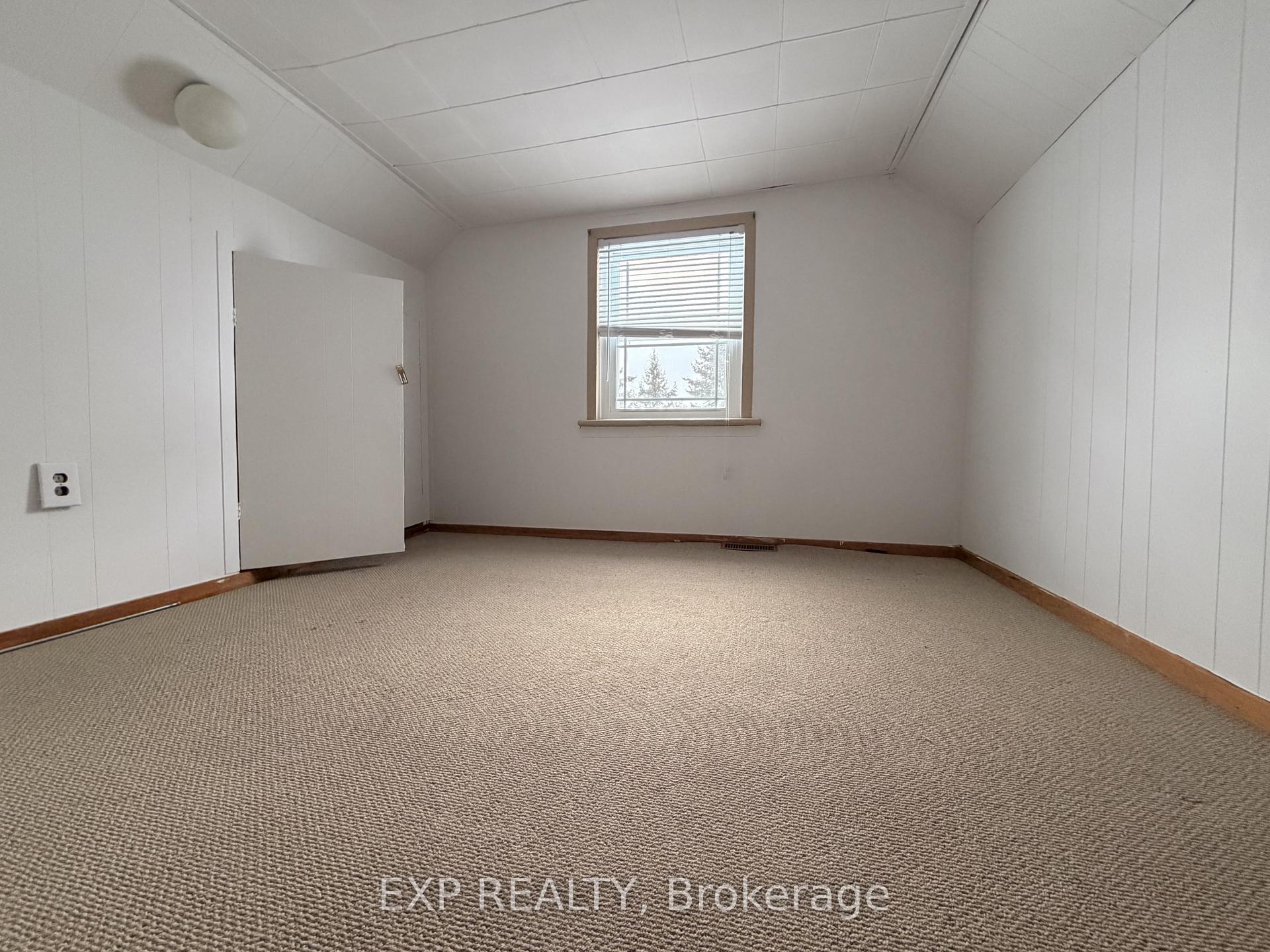 Photo 33 of 78 Yonge Street N, Springwater, Elmvale — HOMEH