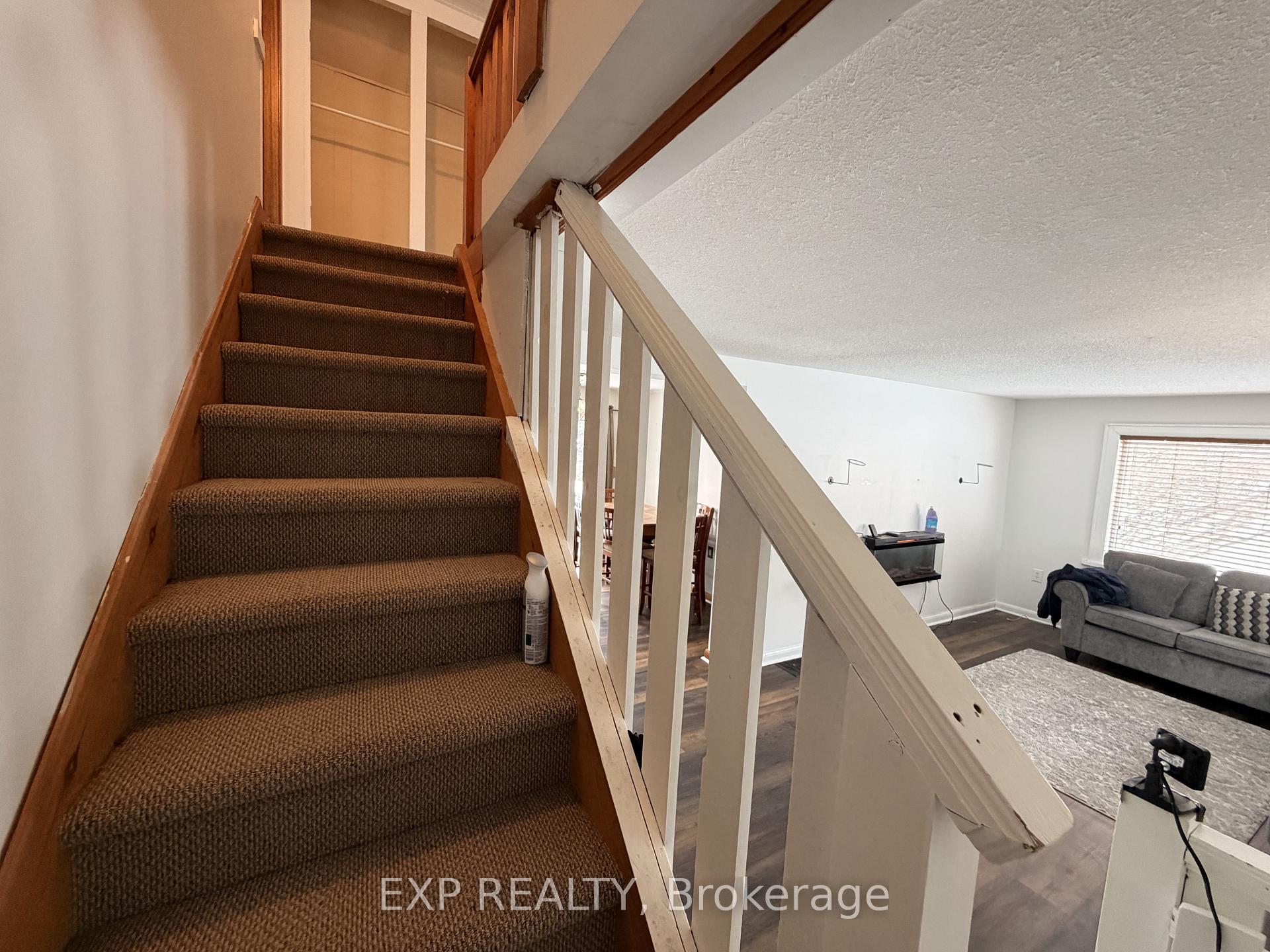 Photo 20 of 78 Yonge Street N, Springwater, Elmvale — HOMEH