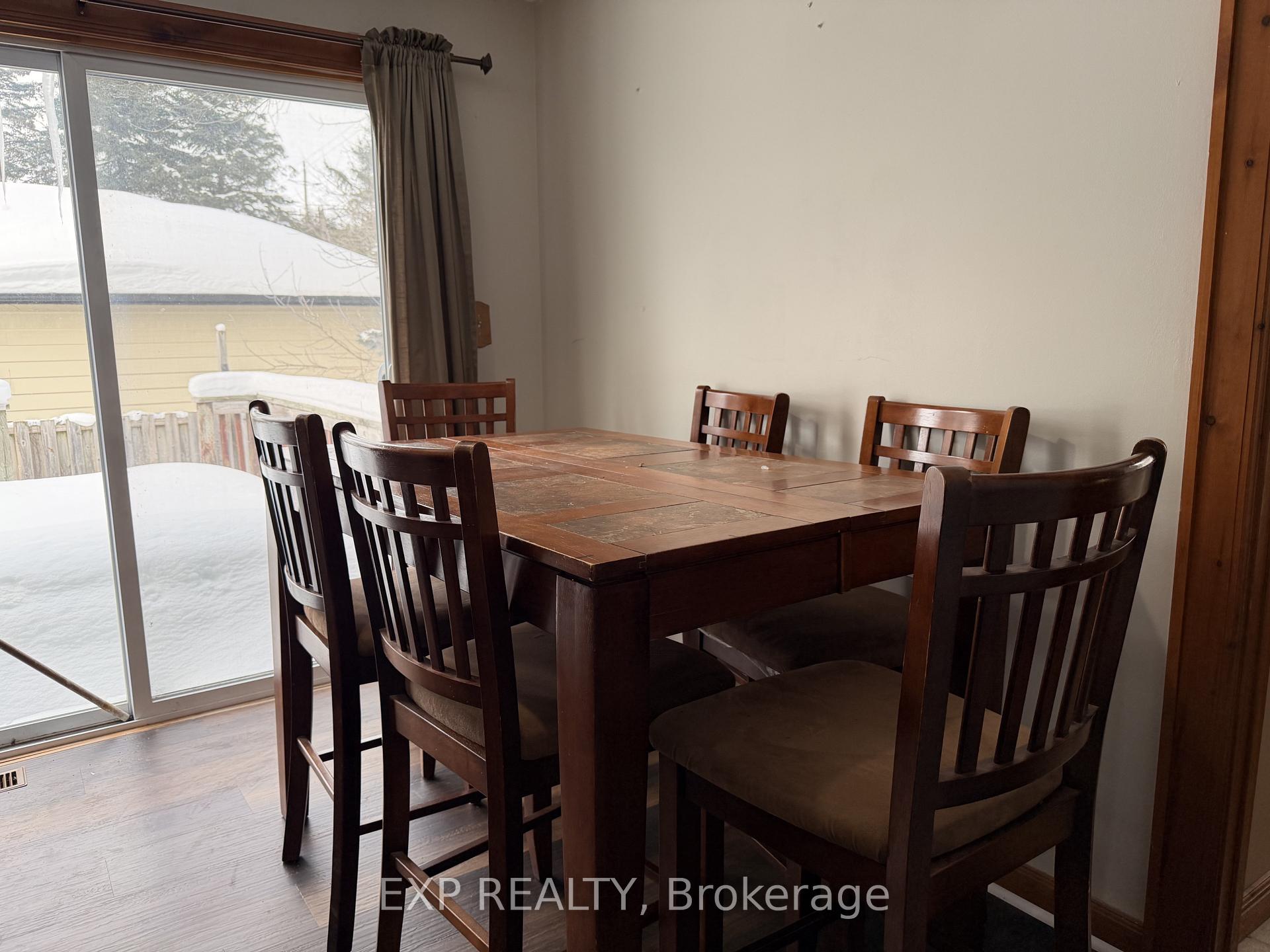 Photo 14 of 78 Yonge Street N, Springwater, Elmvale — HOMEH