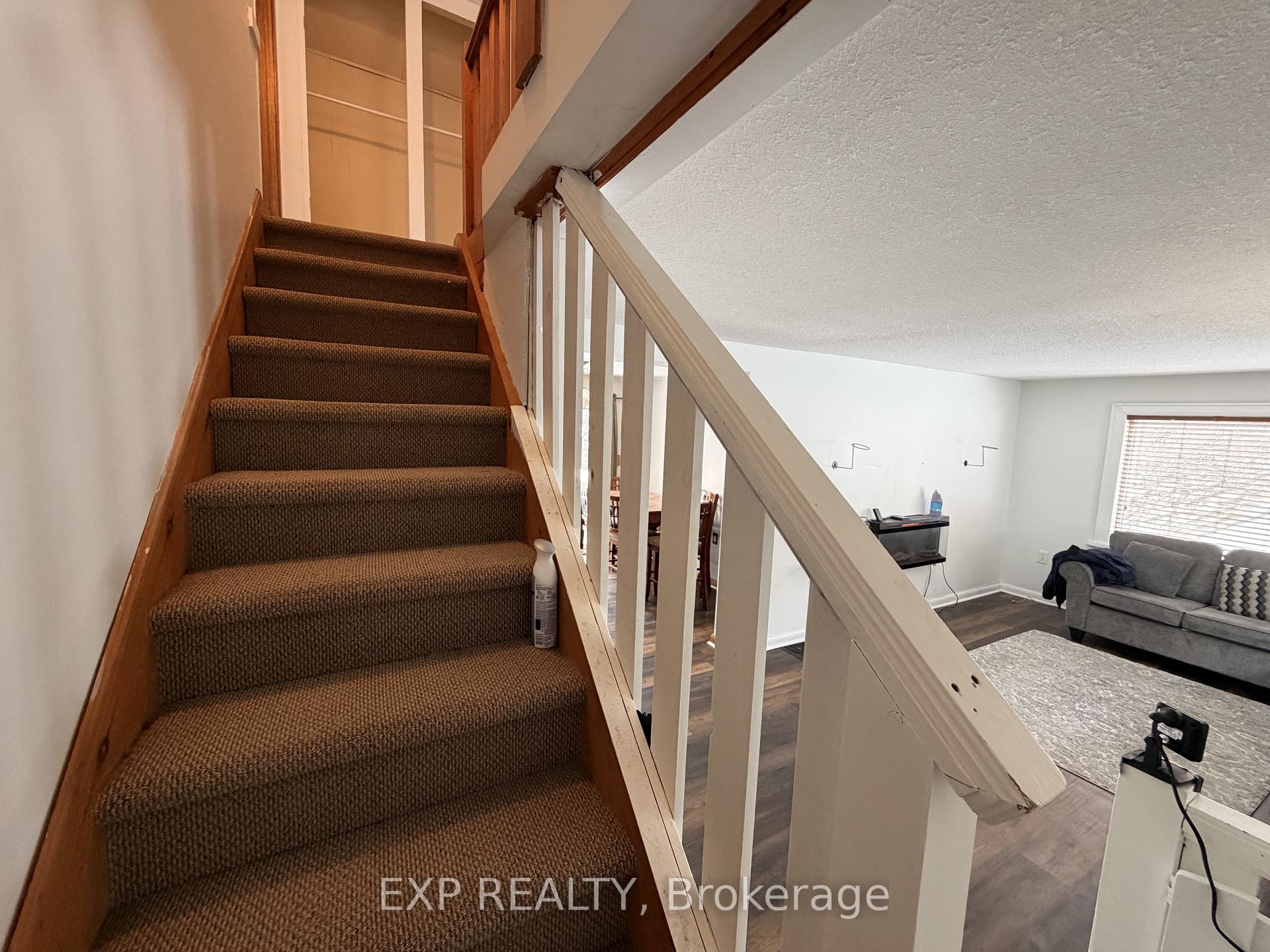 Photo 15 of 78 Yonge Street N, Springwater, Elmvale — HOMEH