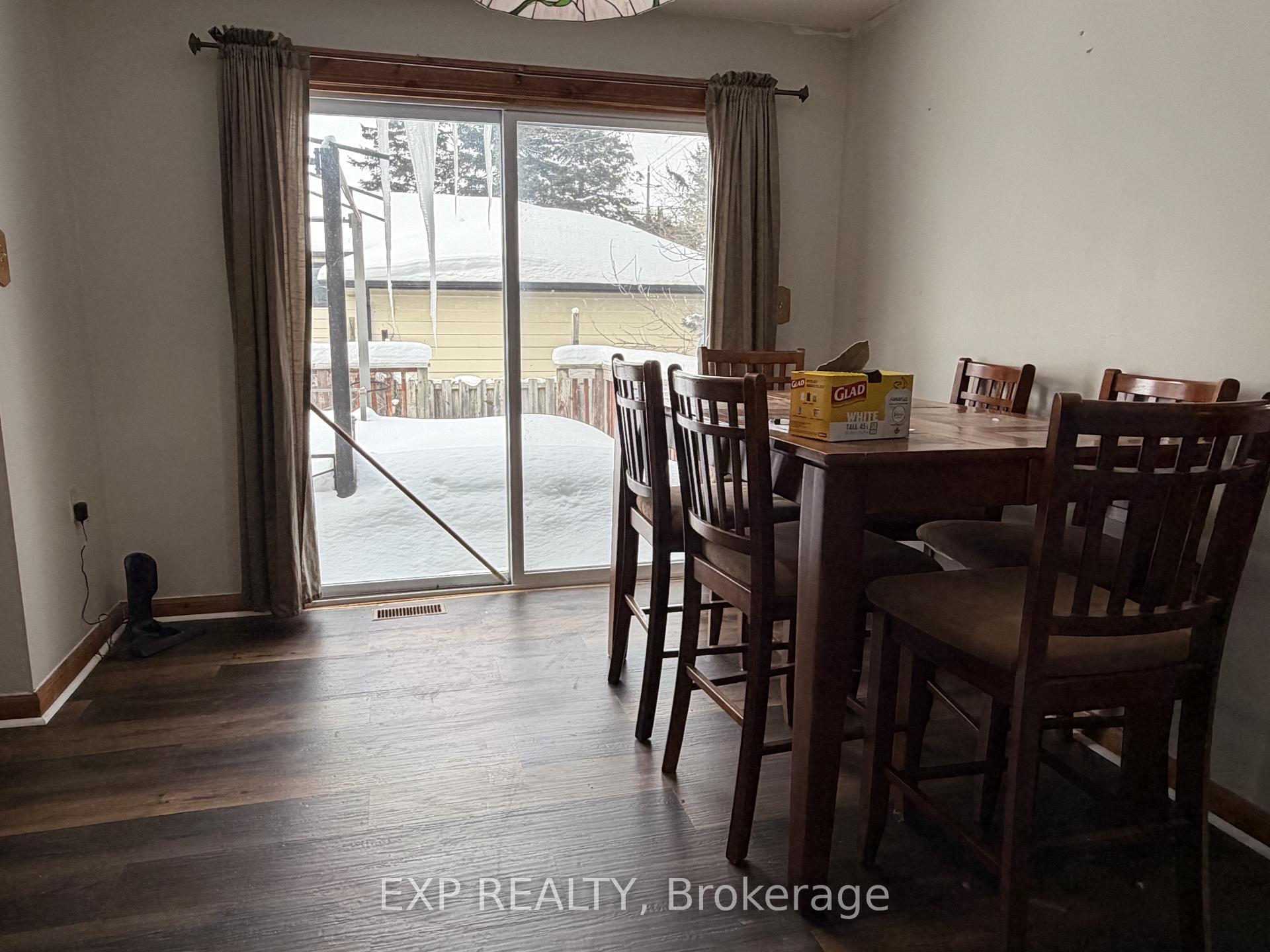 Photo 26 of 78 Yonge Street N, Springwater, Elmvale — HOMEH
