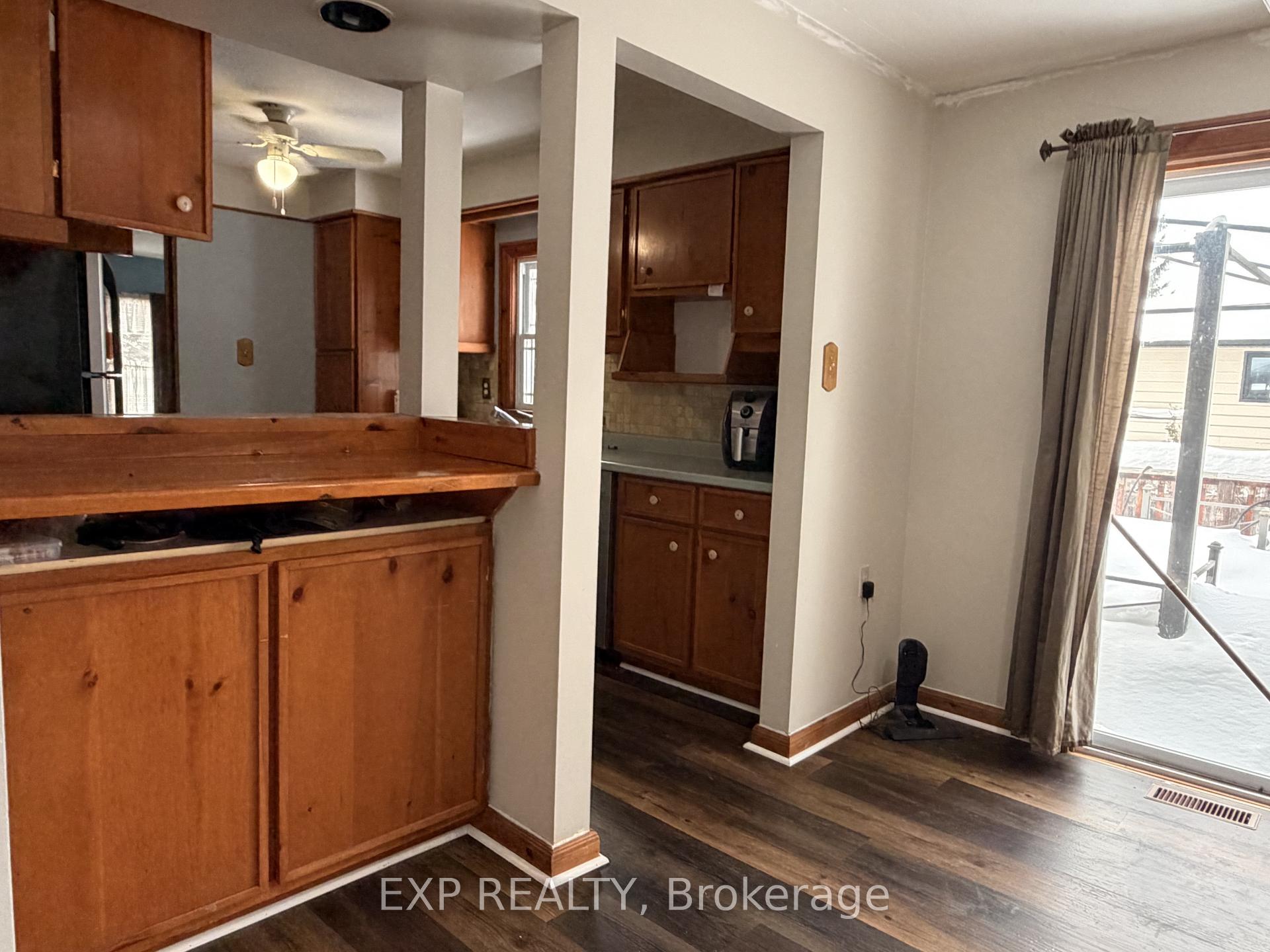 Photo 44 of 78 Yonge Street N, Springwater, Elmvale — HOMEH