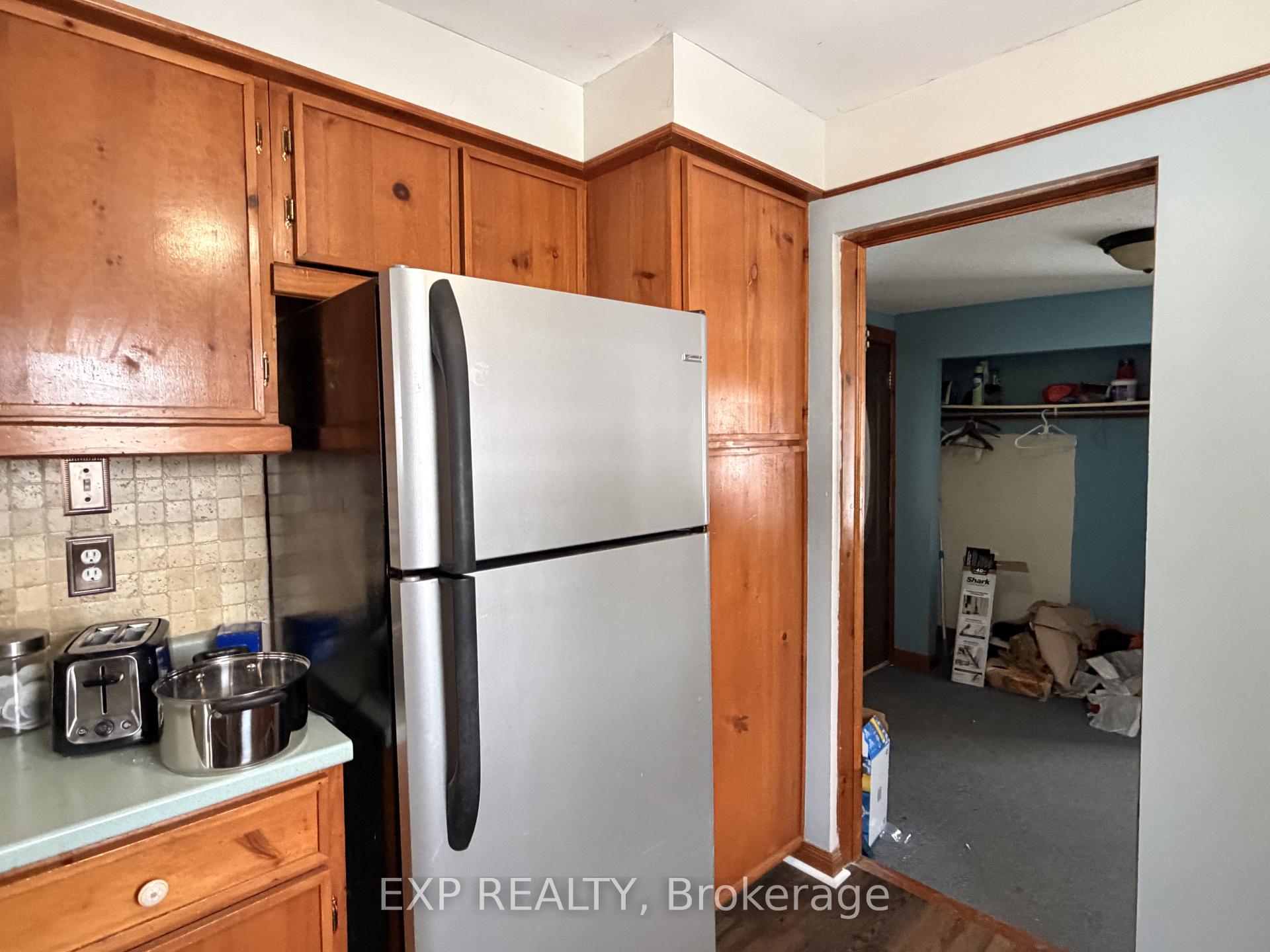 Photo 19 of 78 Yonge Street N, Springwater, Elmvale — HOMEH