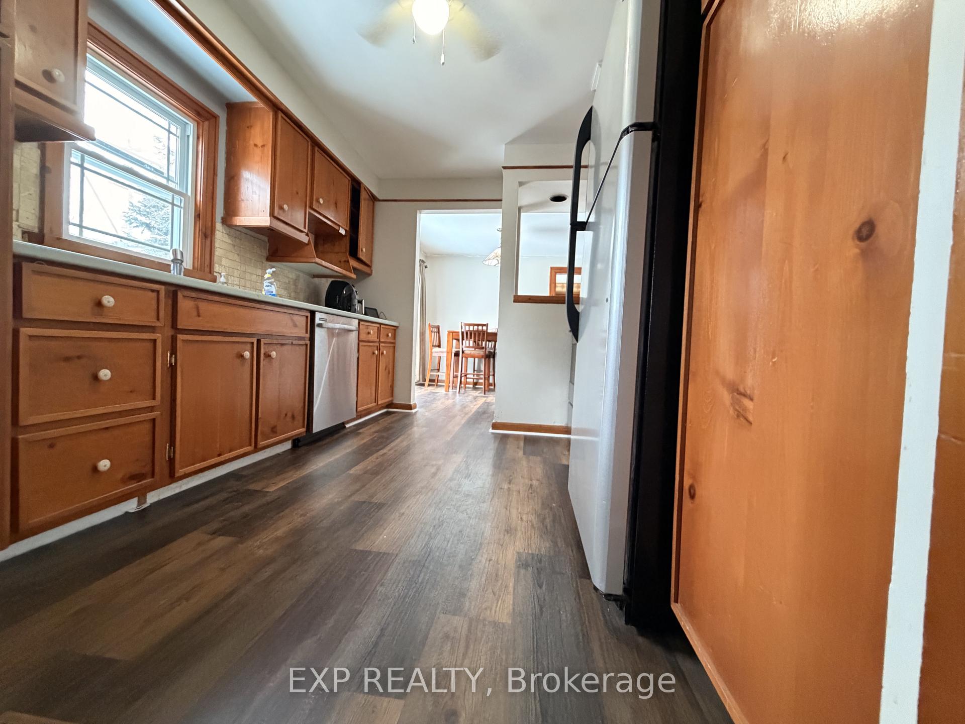 Photo 37 of 78 Yonge Street N, Springwater, Elmvale — HOMEH