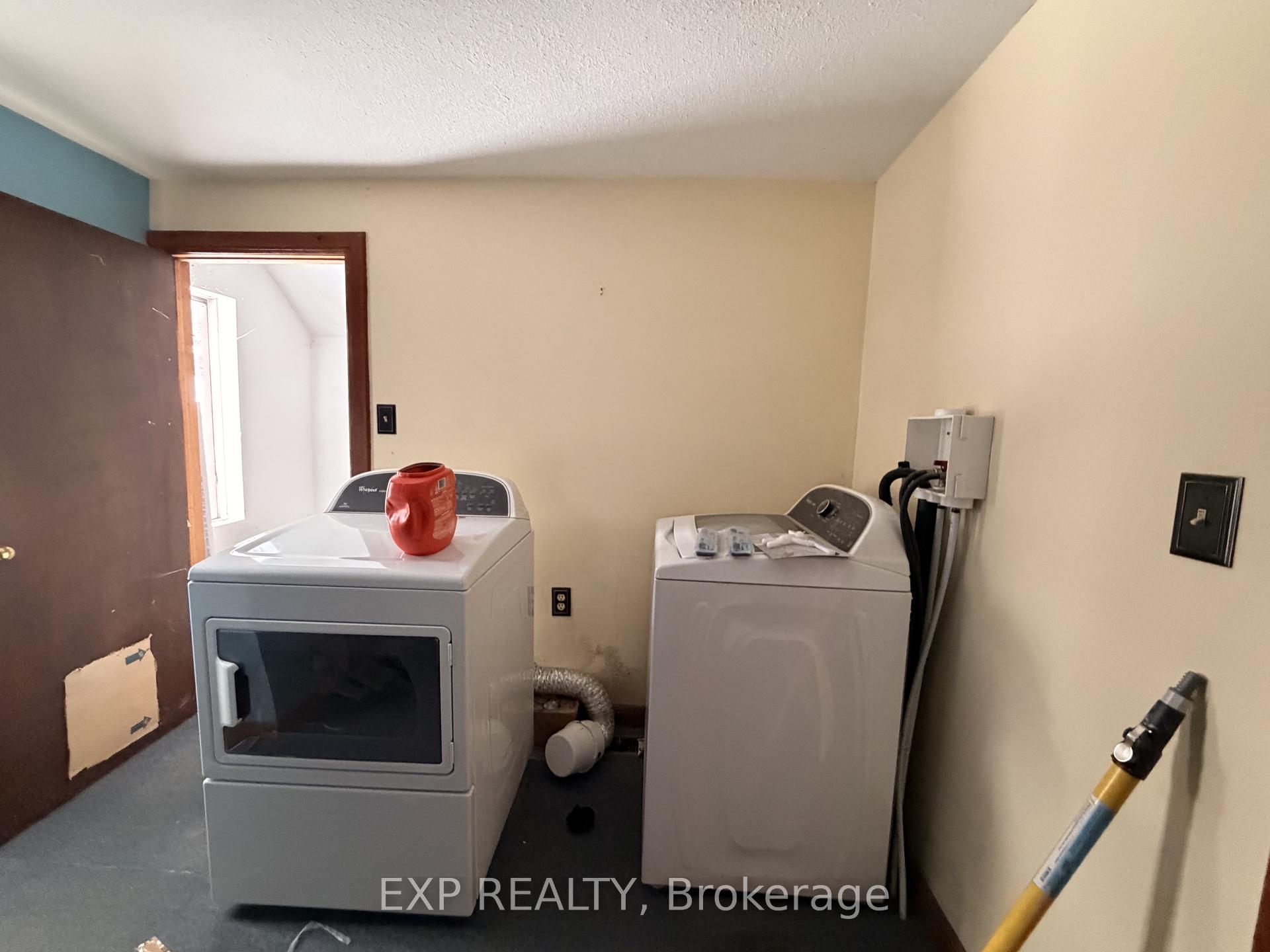 Photo 40 of 78 Yonge Street N, Springwater, Elmvale — HOMEH
