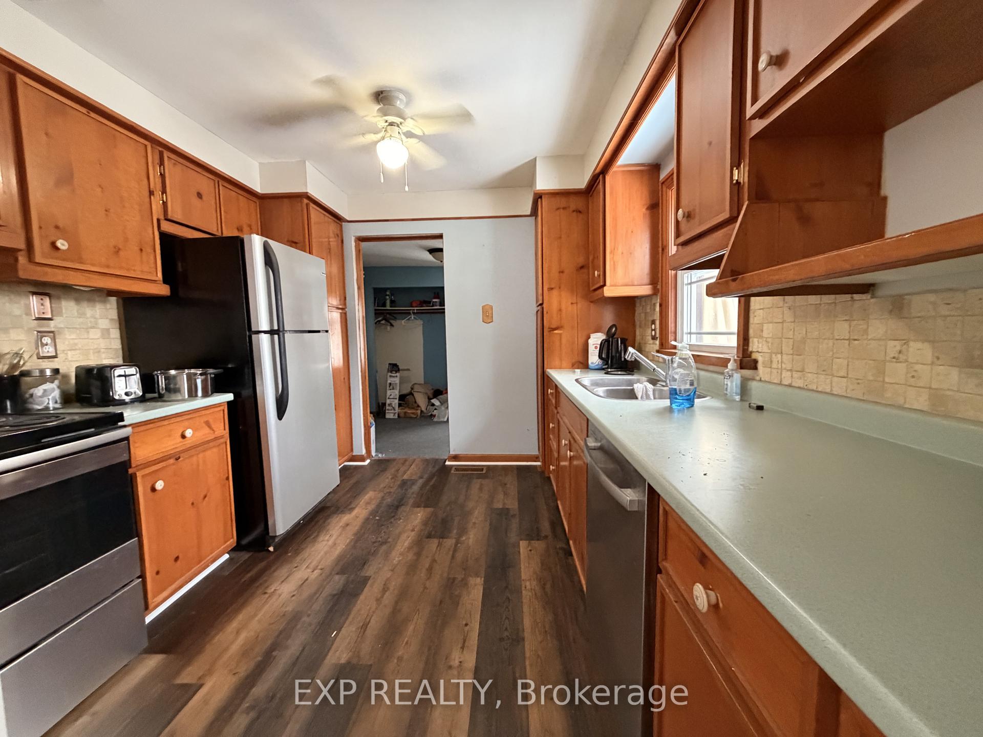 Photo 23 of 78 Yonge Street N, Springwater, Elmvale — HOMEH