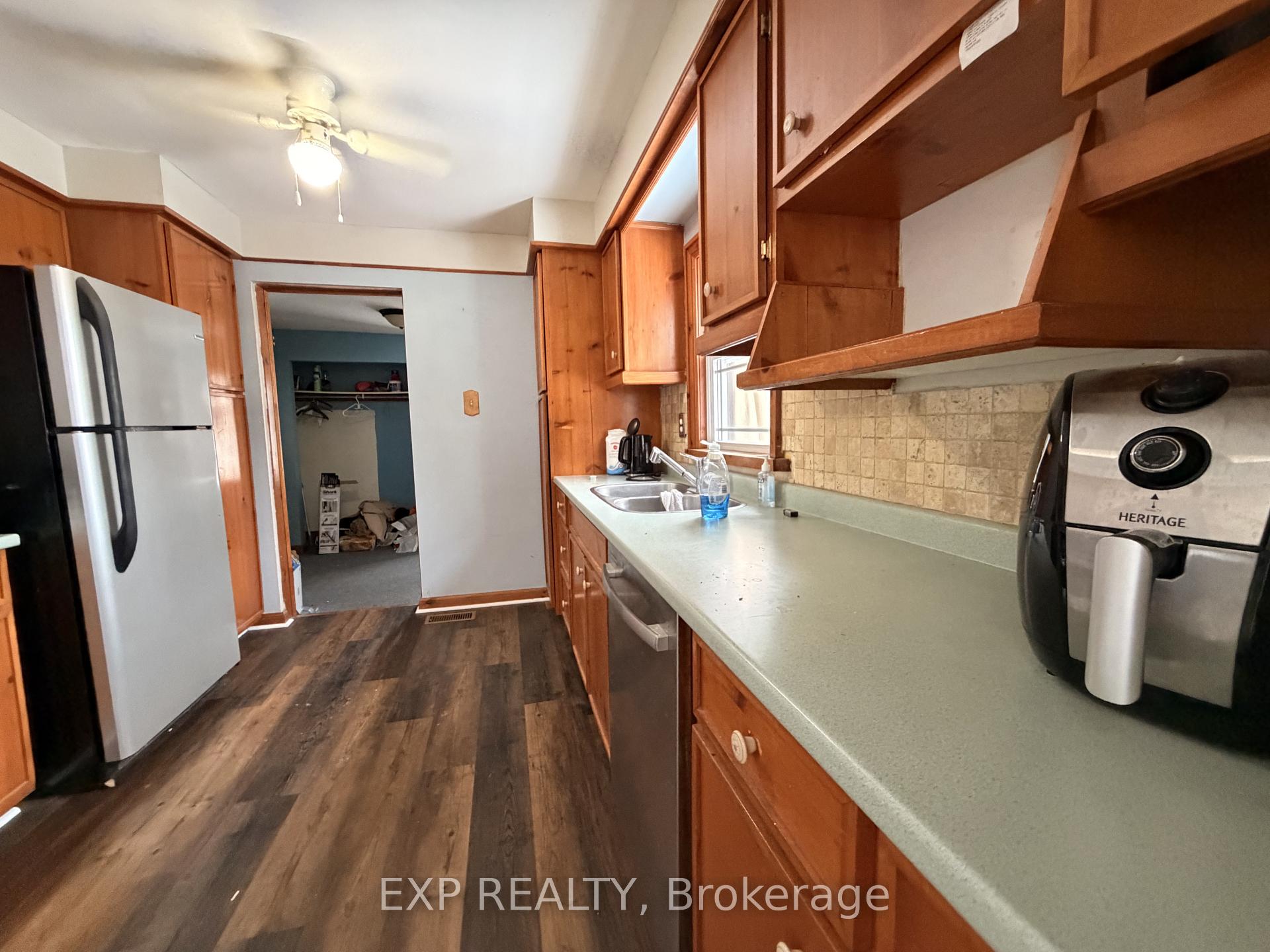 Photo 36 of 78 Yonge Street N, Springwater, Elmvale — HOMEH