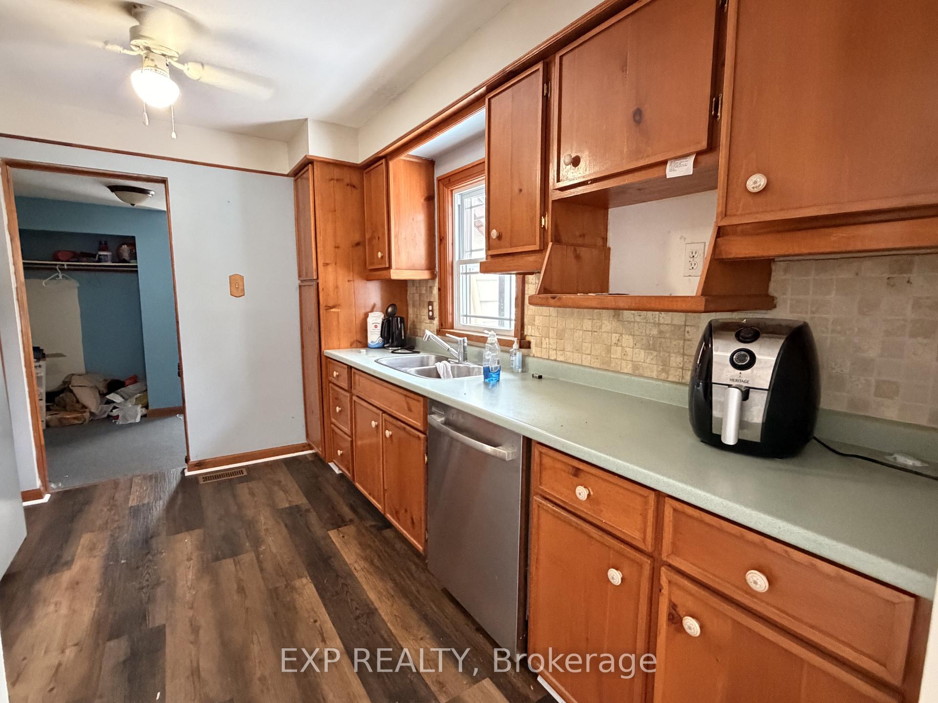 Photo 27 of 78 Yonge Street N, Springwater, Elmvale — HOMEH