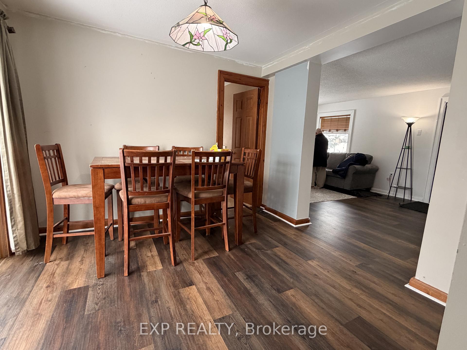 Photo 24 of 78 Yonge Street N, Springwater, Elmvale — HOMEH
