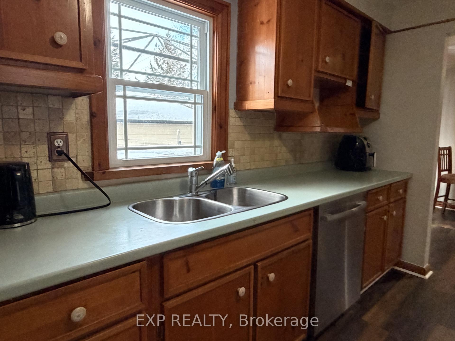 Photo 22 of 78 Yonge Street N, Springwater, Elmvale — HOMEH