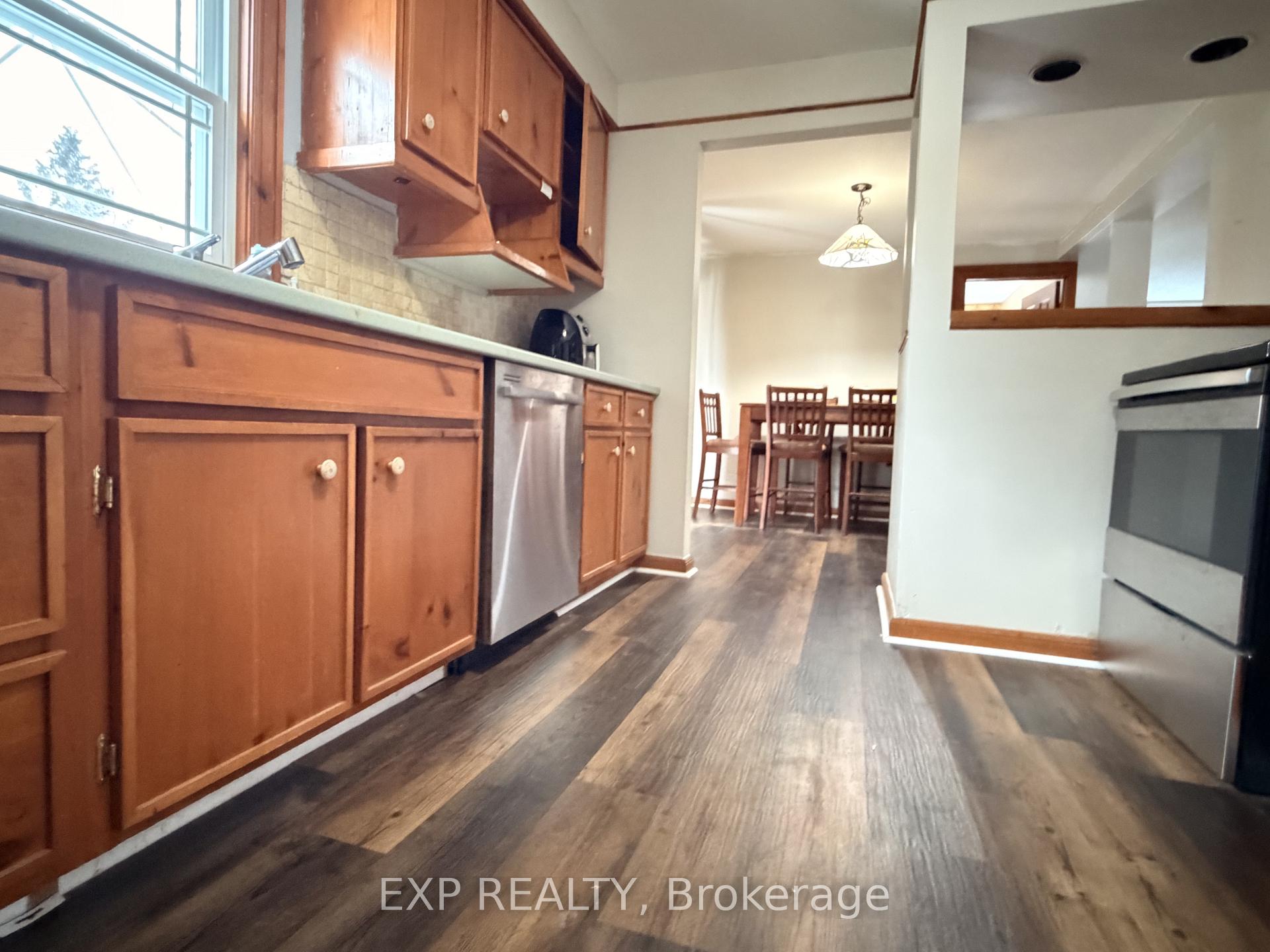 Photo 25 of 78 Yonge Street N, Springwater, Elmvale — HOMEH