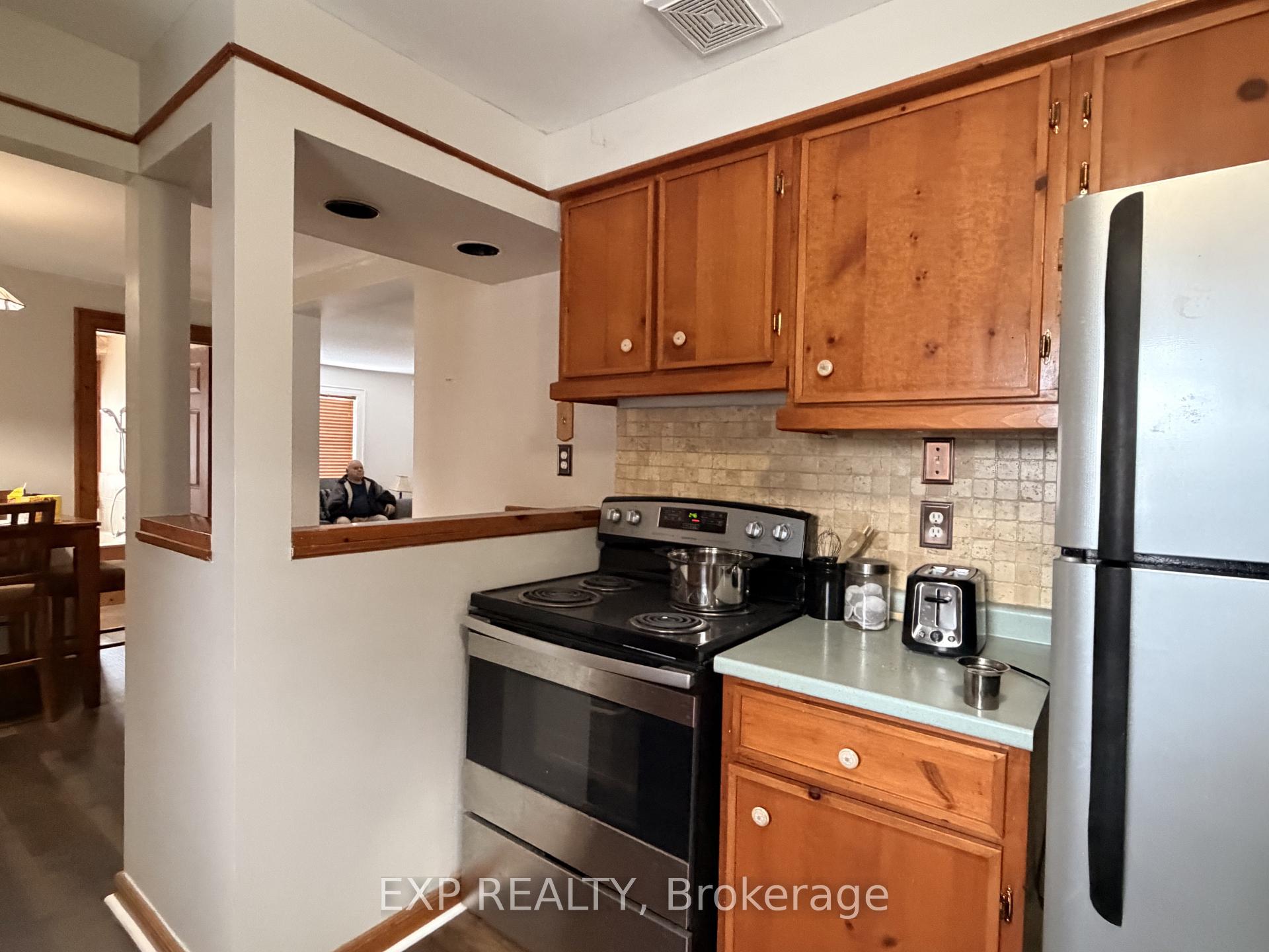 Photo 29 of 78 Yonge Street N, Springwater, Elmvale — HOMEH