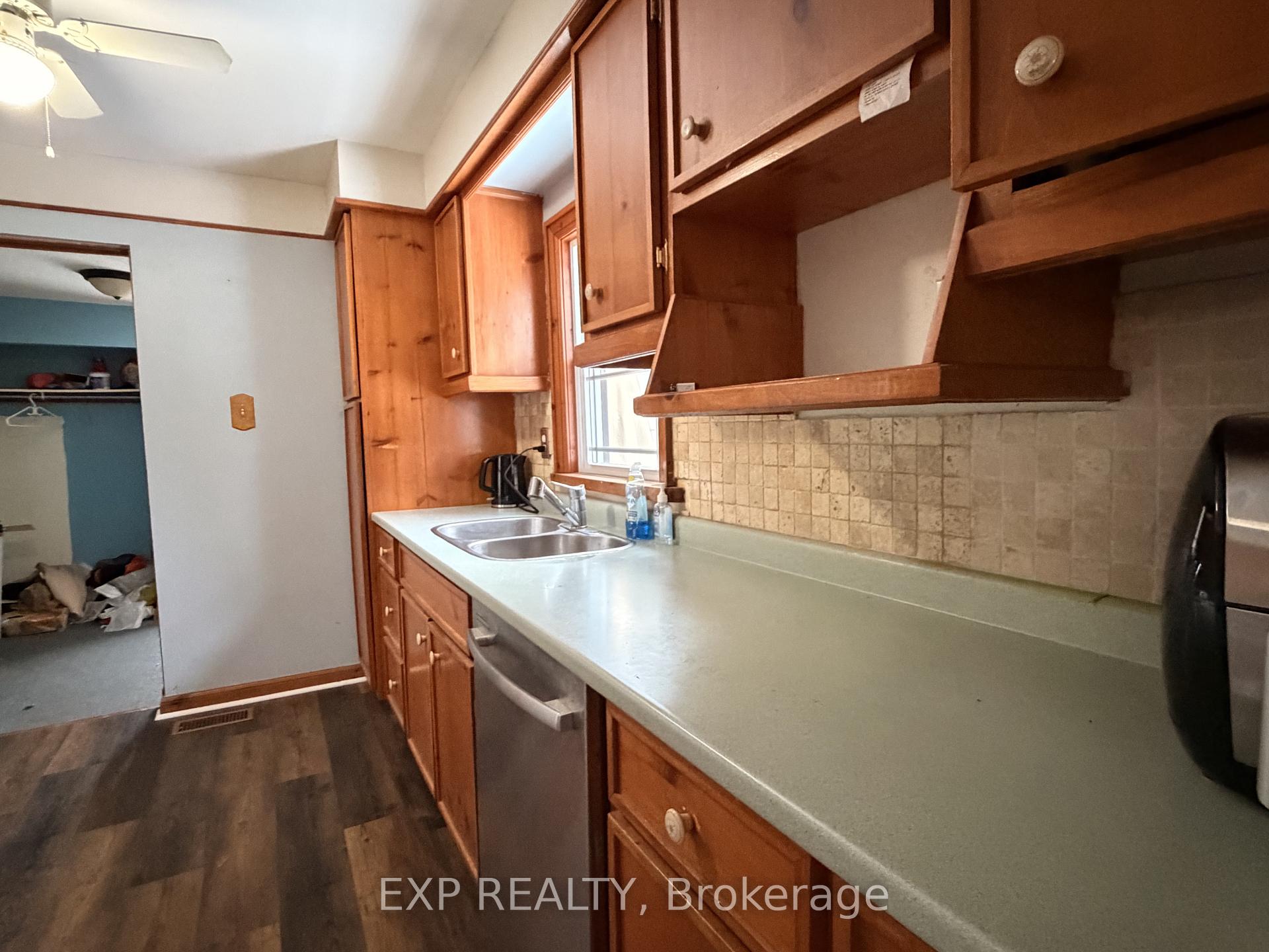 Photo 31 of 78 Yonge Street N, Springwater, Elmvale — HOMEH