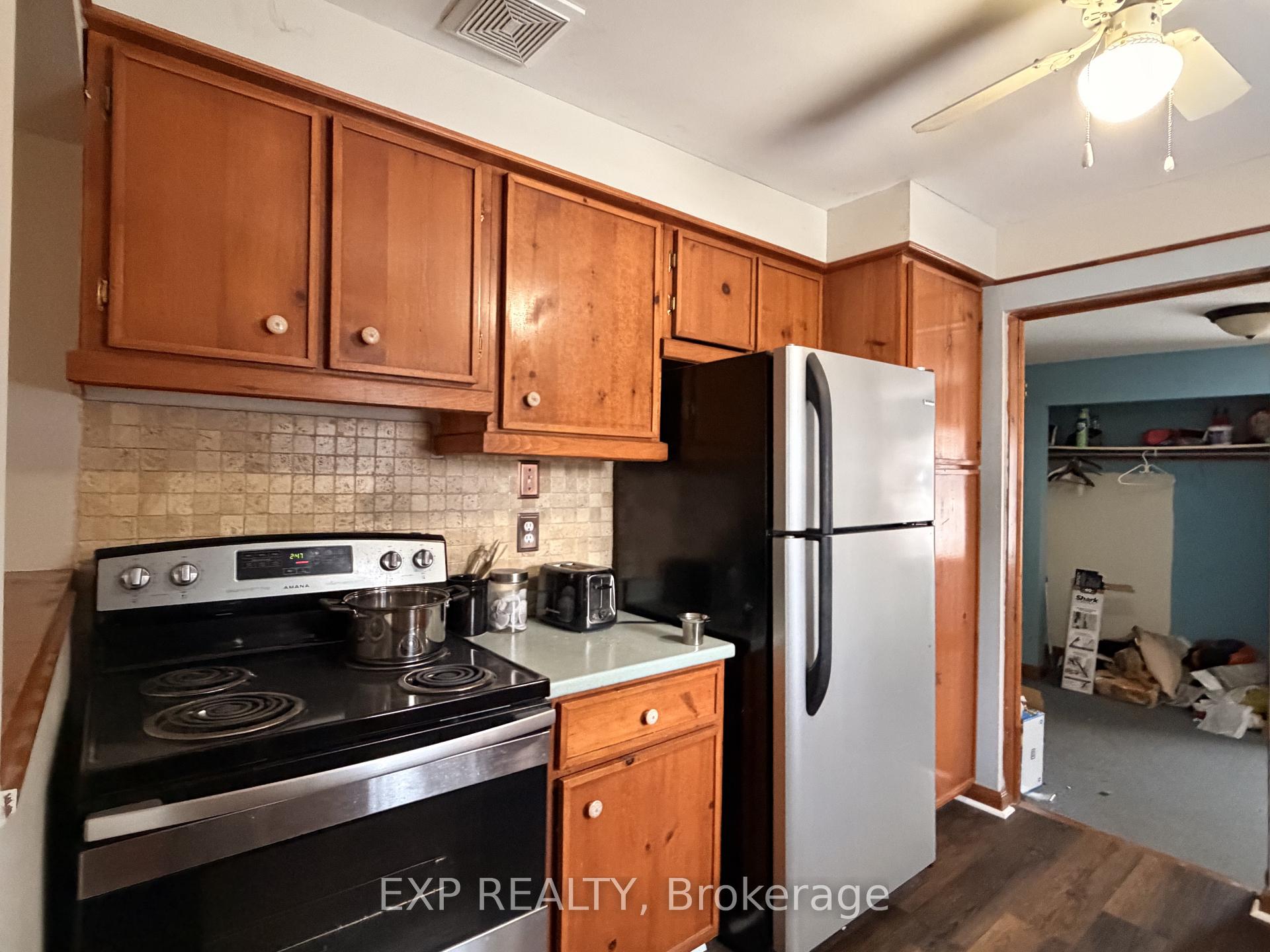 Photo 32 of 78 Yonge Street N, Springwater, Elmvale — HOMEH