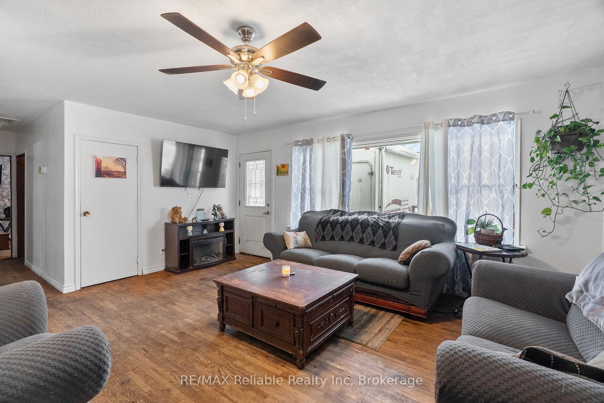 Photo 3 of 117 Goderich Street E, Huron East, Seaforth — HOMEH