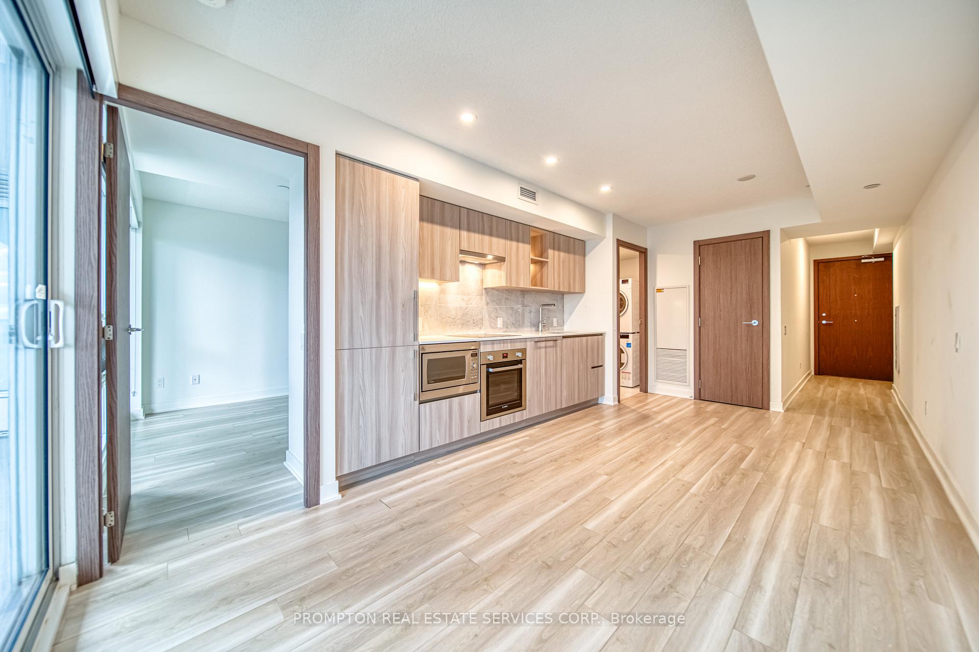 Photo 3 of Unit 1002, 19 Bathurst Street, Toronto, Waterfront Communities — HOMEH