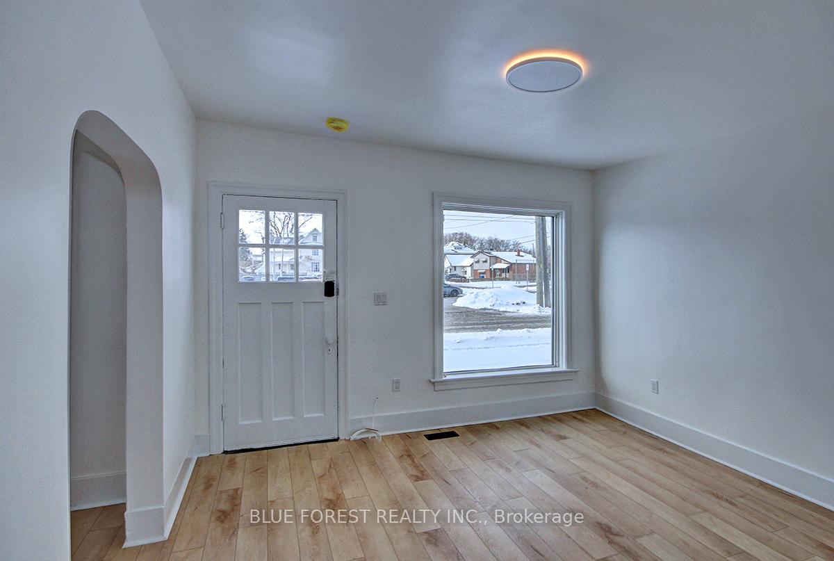 Photo 9 of 22 Cross Street, Chatham-Kent, Chatham — HOMEH