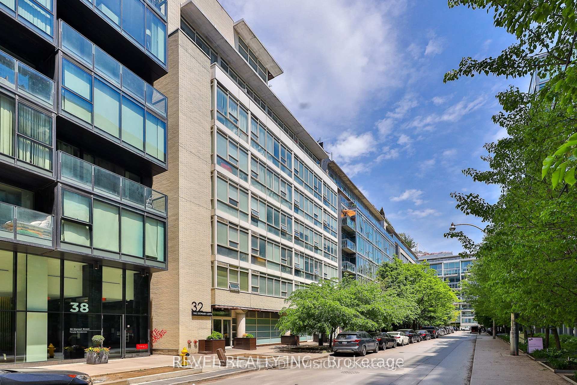 Front of Unit 604, 32 Stewart Street S