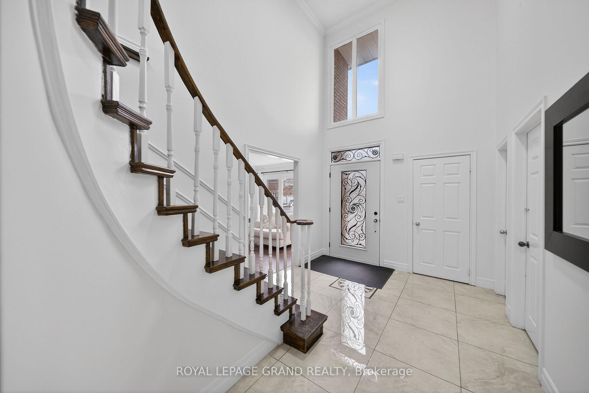 Photo 2 of 17 Coleraine Avenue, Markham, Middlefield — HOMEH