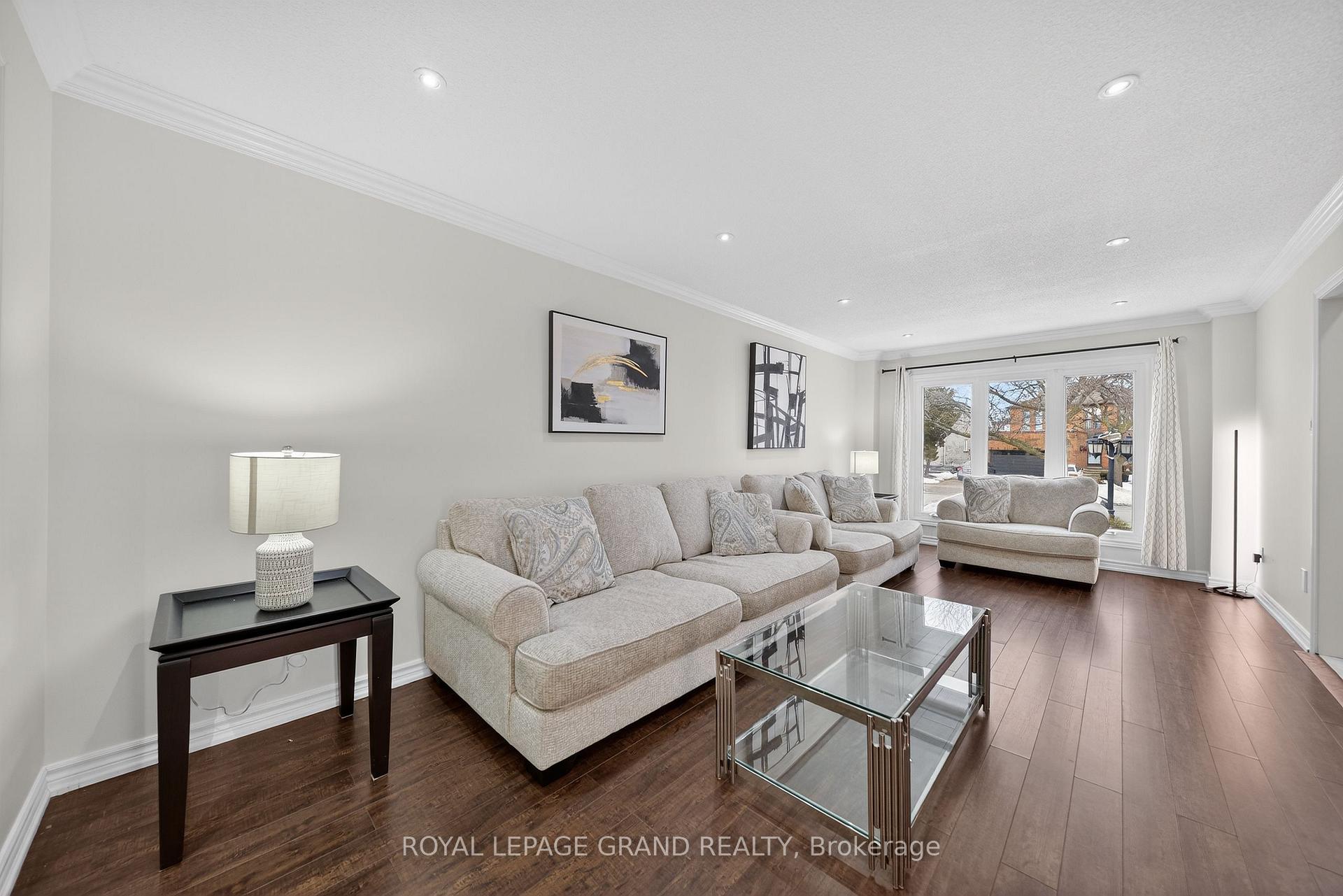 Photo 3 of 17 Coleraine Avenue, Markham, Middlefield — HOMEH