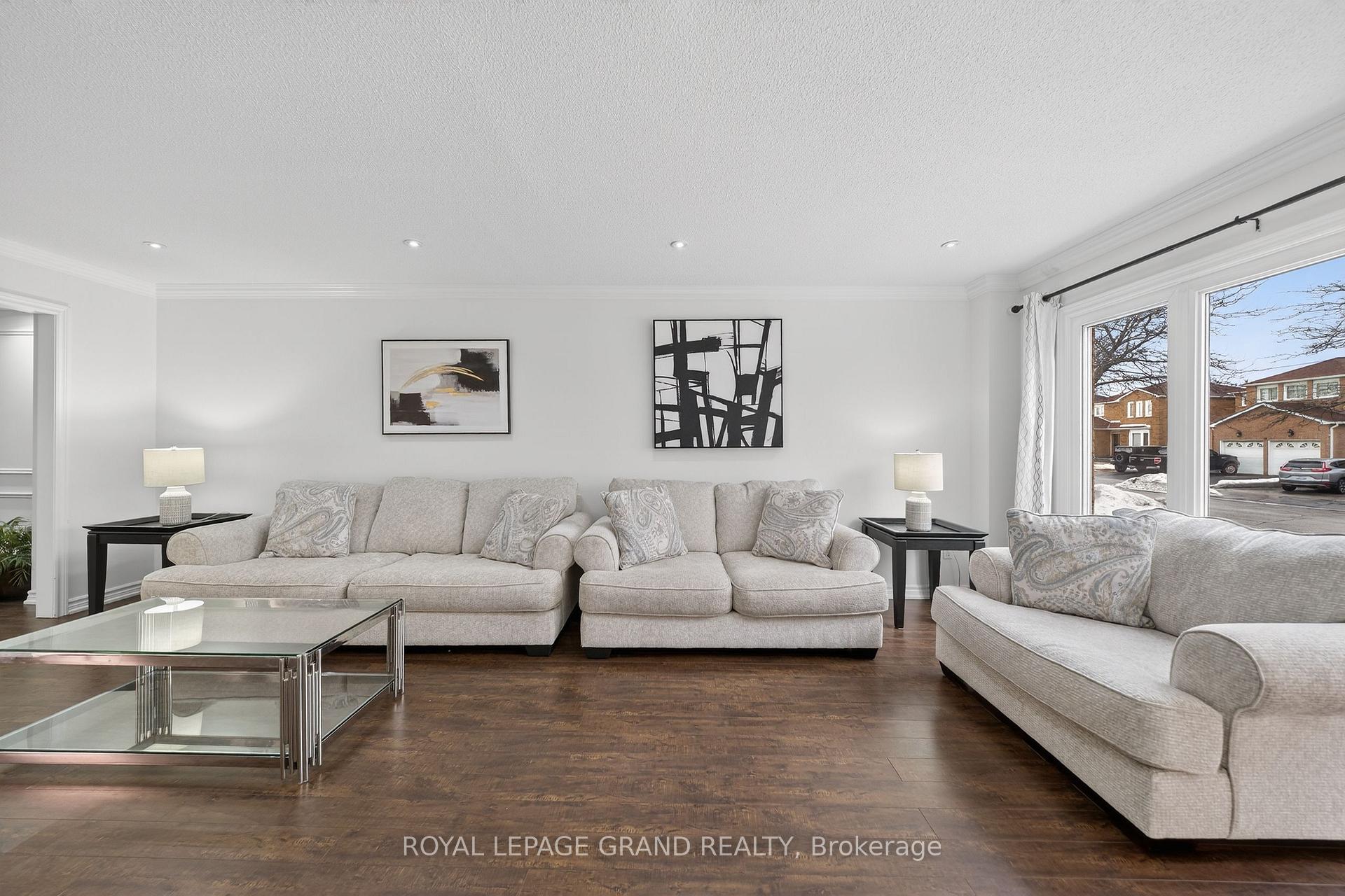 Photo 4 of 17 Coleraine Avenue, Markham, Middlefield — HOMEH