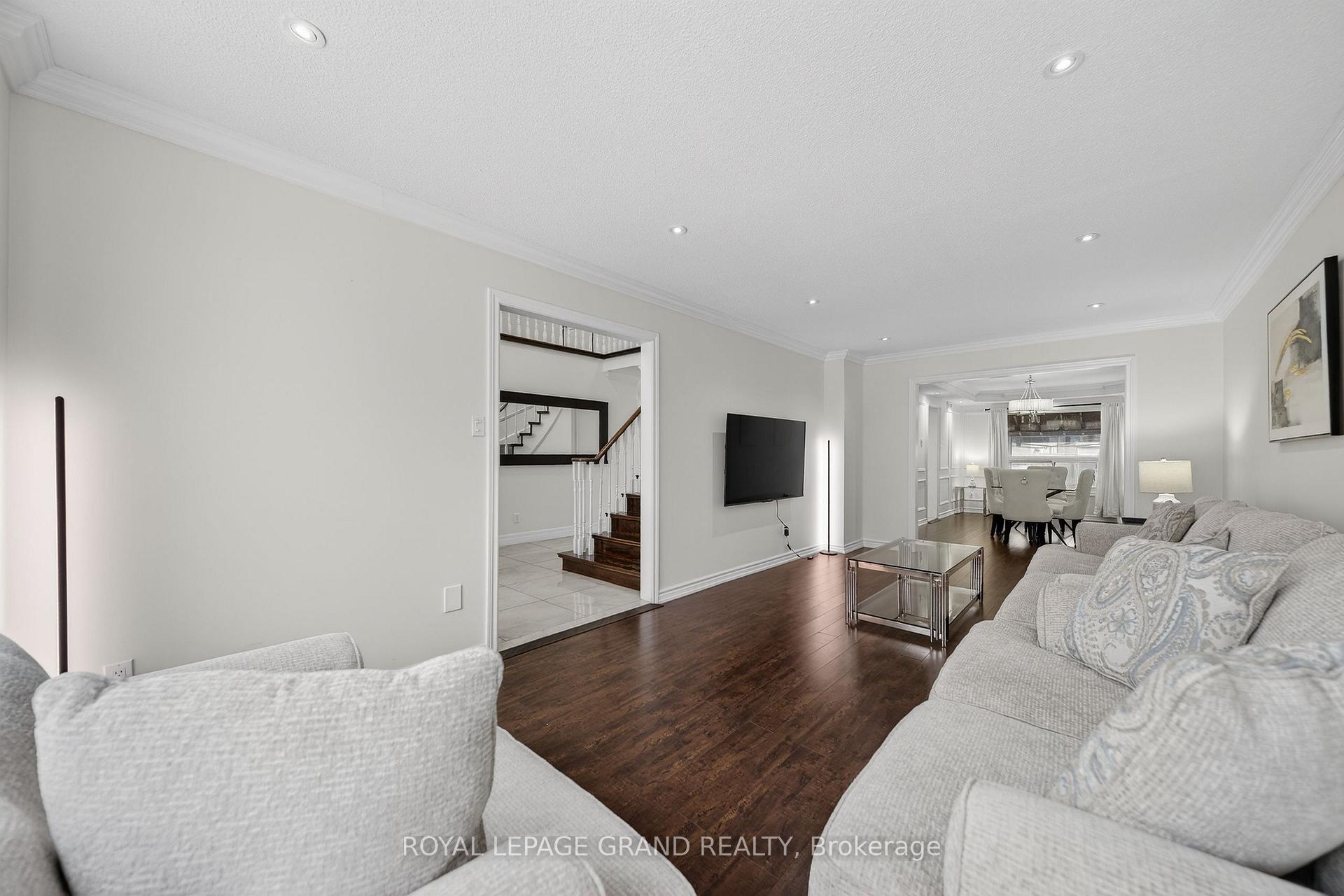 Photo 5 of 17 Coleraine Avenue, Markham, Middlefield — HOMEH