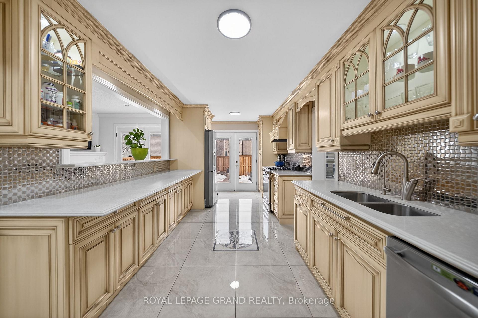 Photo 6 of 17 Coleraine Avenue, Markham, Middlefield — HOMEH