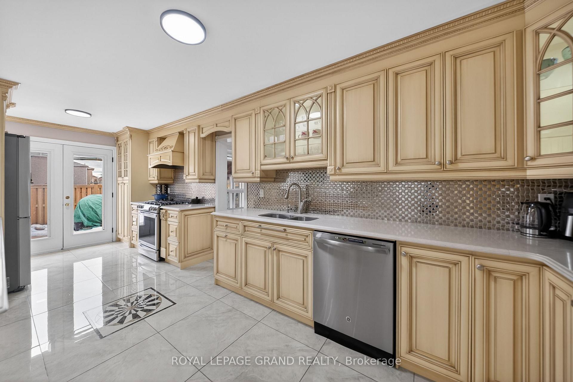 Photo 11 of 17 Coleraine Avenue, Markham, Middlefield — HOMEH