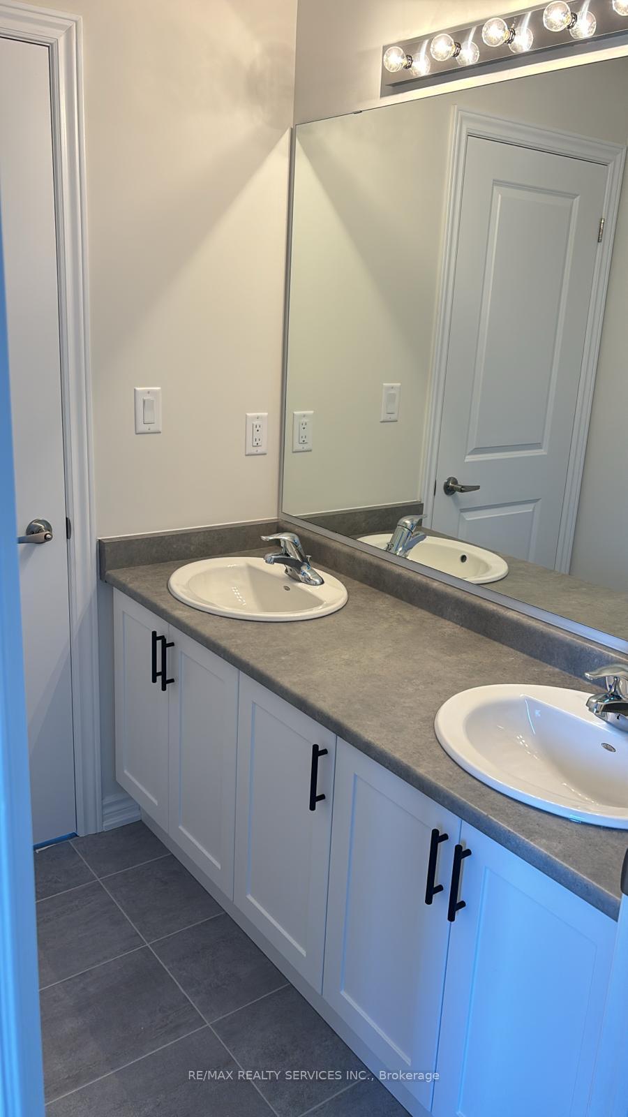 Photo 20 of 44 Prudhoe Terrace, Barrie, 400 North — HOMEH