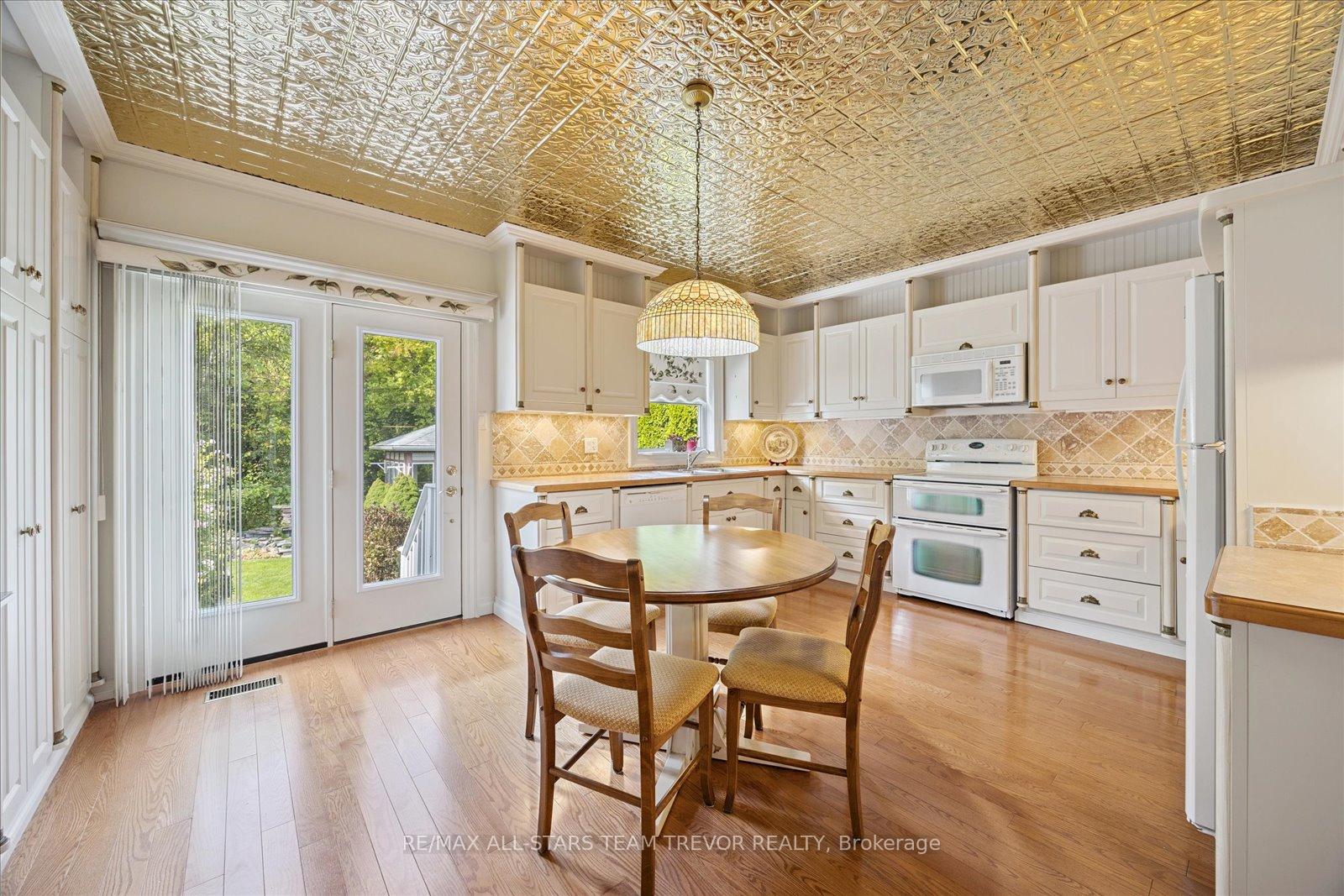 Photo 8 of 830 Norval Road, Georgina, Historic Lakeshore Communities — HOMEH