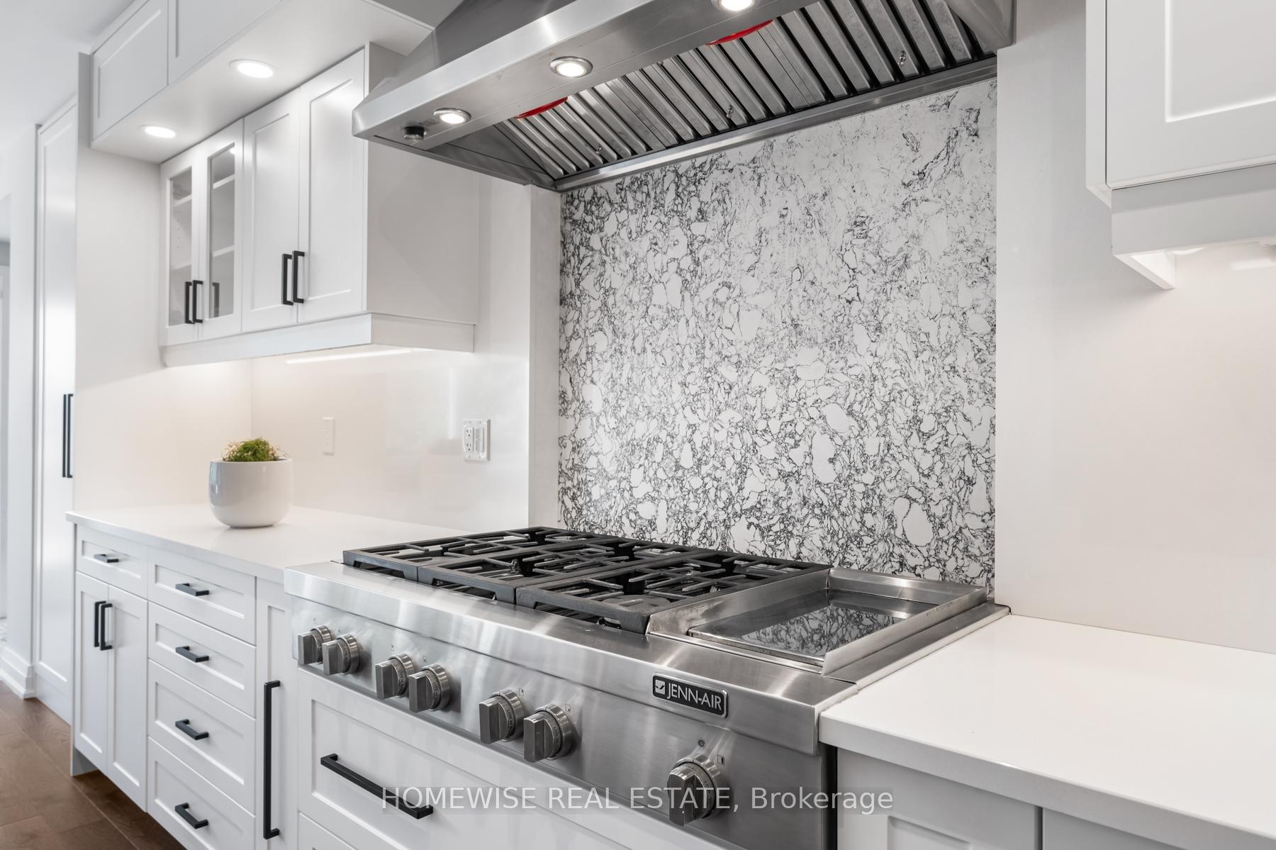 Photo 2 of 17 Earnscliffe Road, Toronto, Oakwood Village — HOMEH