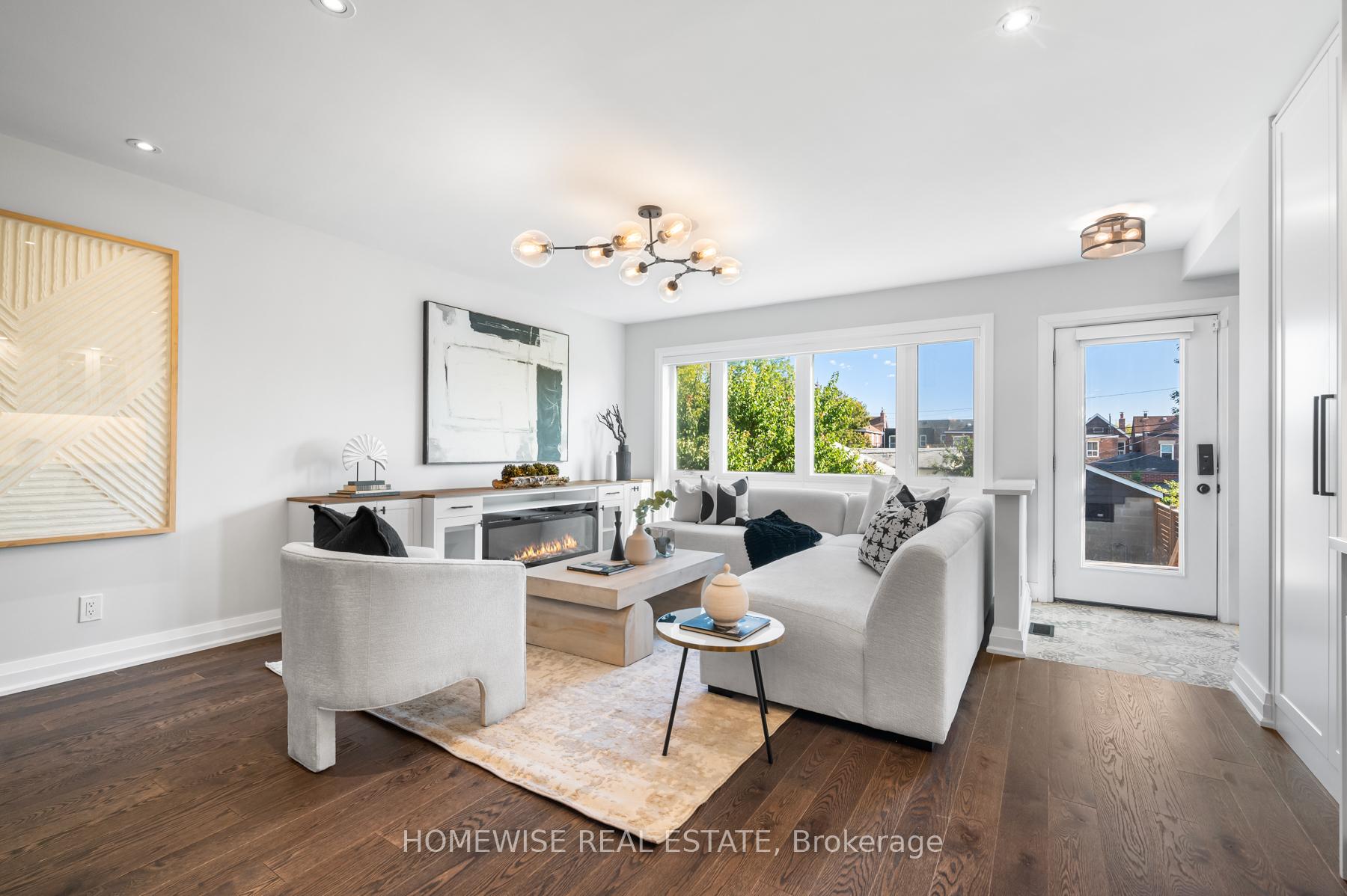 Photo 5 of 17 Earnscliffe Road, Toronto, Oakwood Village — HOMEH