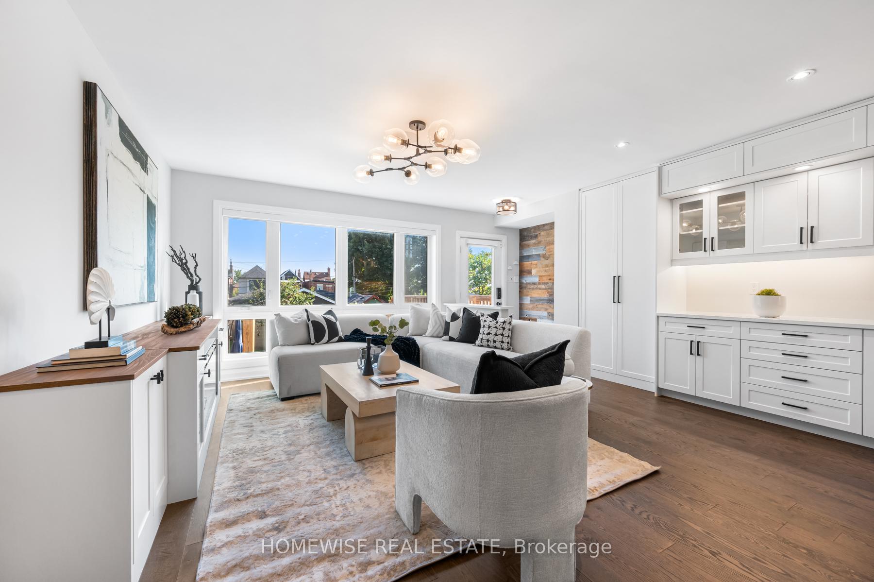 Photo 4 of 17 Earnscliffe Road, Toronto, Oakwood Village — HOMEH