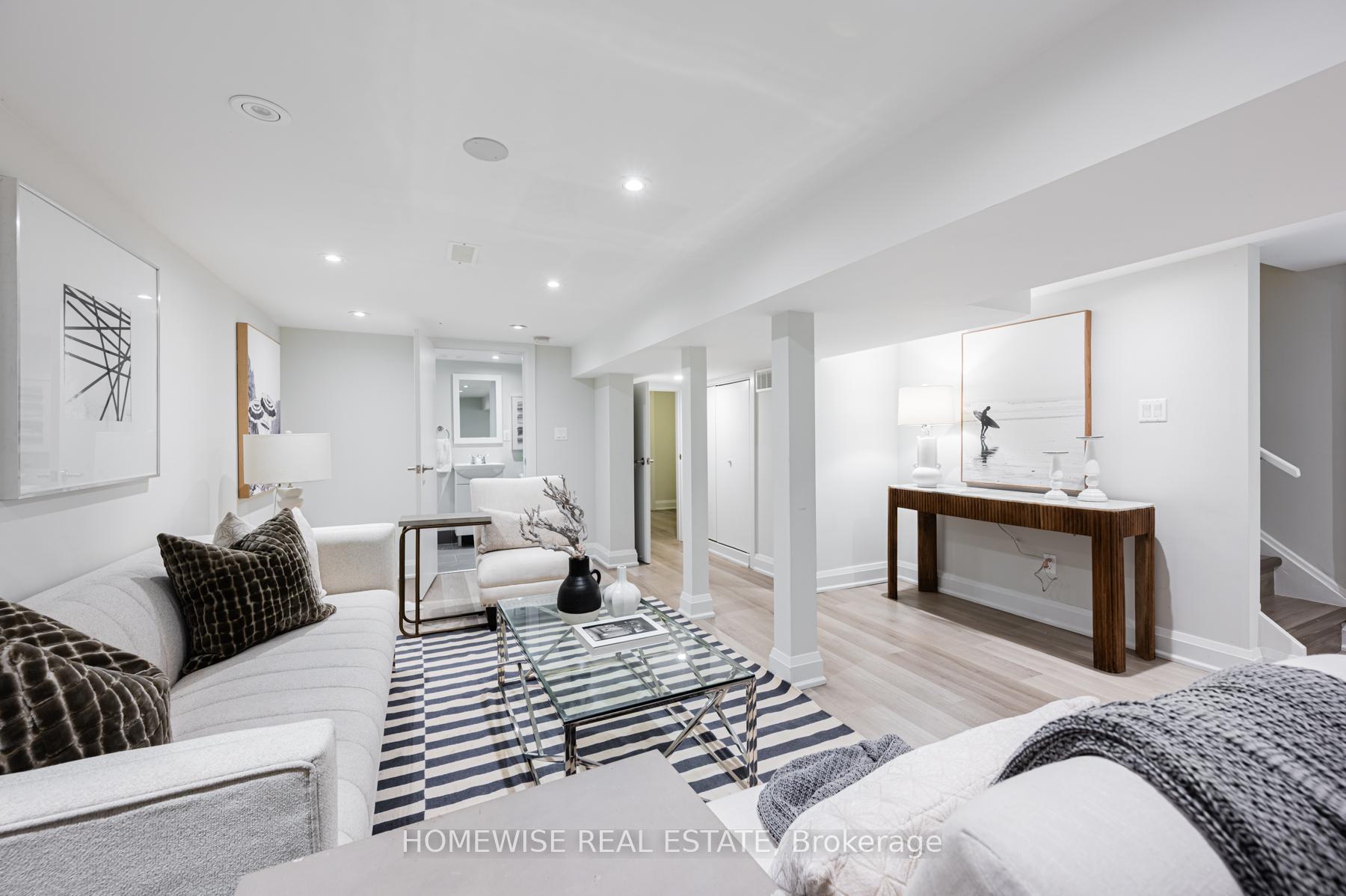Photo 43 of 17 Earnscliffe Road, Toronto, Oakwood Village — HOMEH