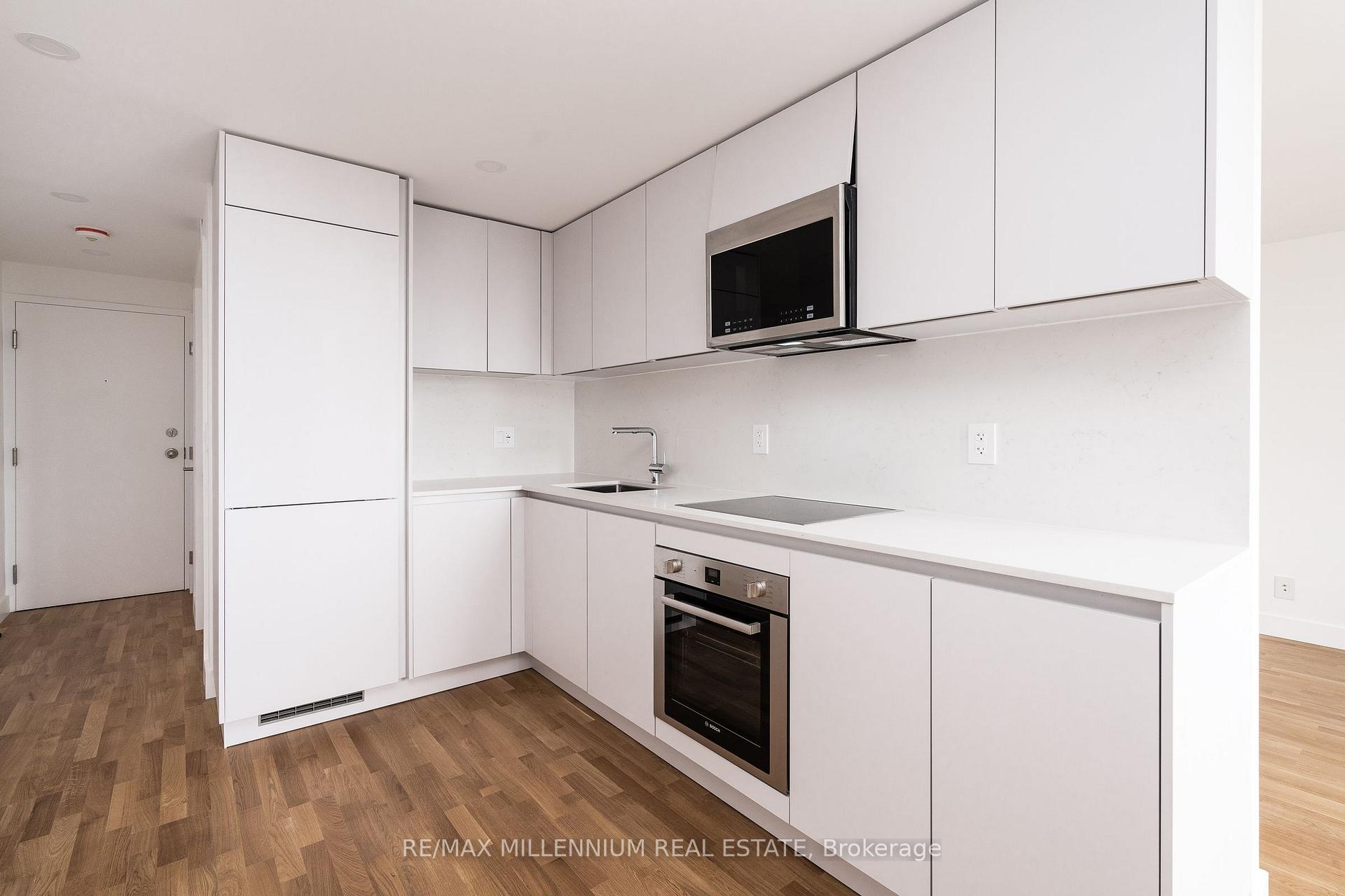 Front of Unit 909, 800 Richmond Street W