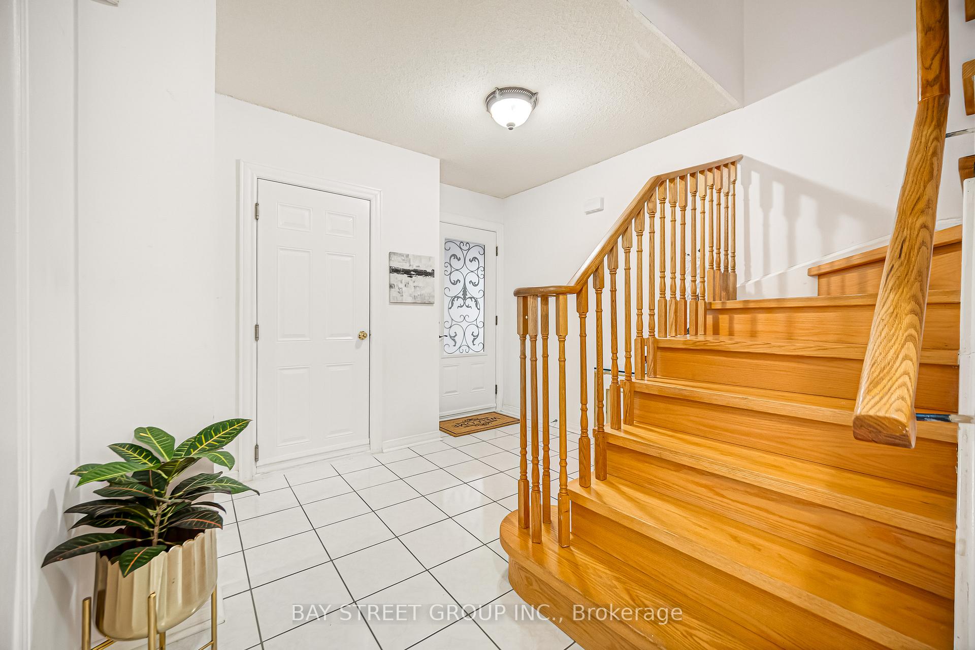 Photo 3 of 53 Brando Avenue, Markham, Middlefield — HOMEH