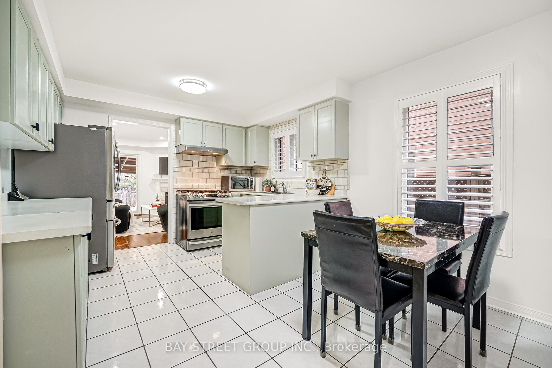 Photo 4 of 53 Brando Avenue, Markham, Middlefield — HOMEH