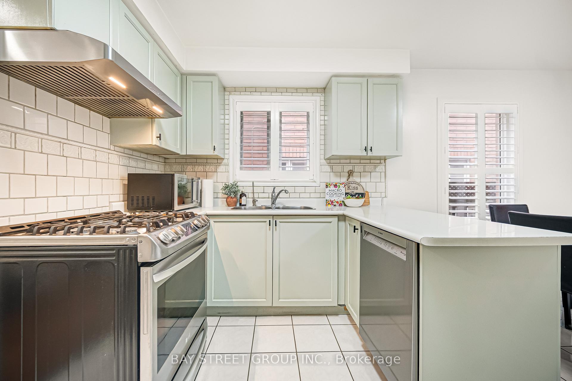 Photo 8 of 53 Brando Avenue, Markham, Middlefield — HOMEH