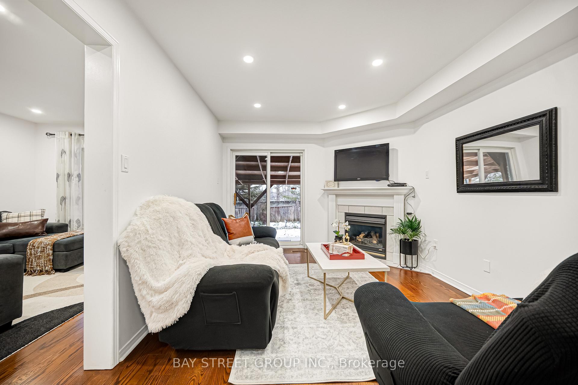 Photo 15 of 53 Brando Avenue, Markham, Middlefield — HOMEH