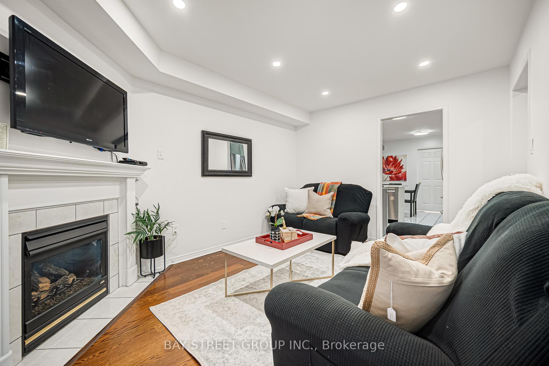 Photo 18 of 53 Brando Avenue, Markham, Middlefield — HOMEH