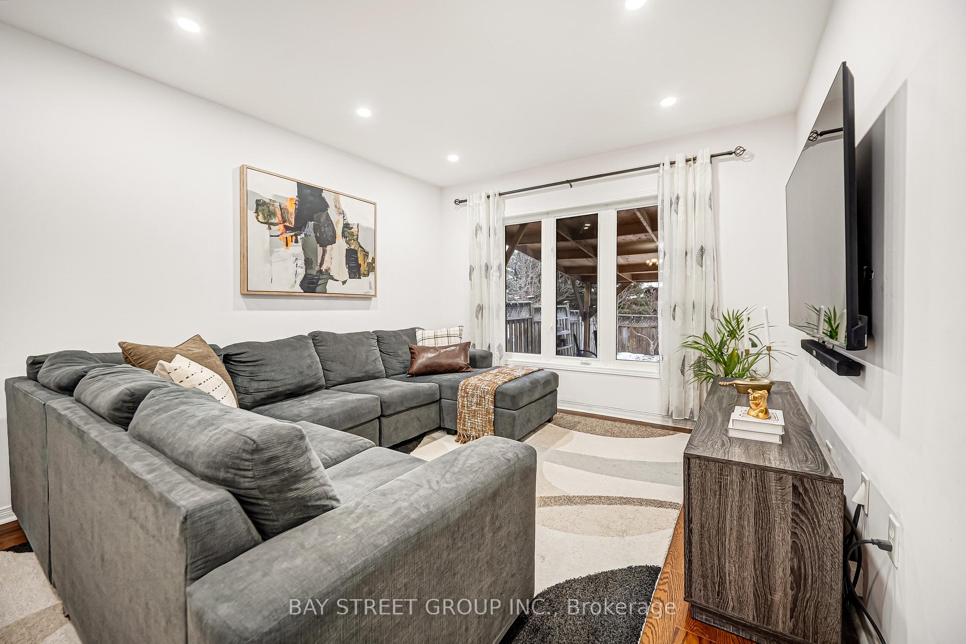 Photo 19 of 53 Brando Avenue, Markham, Middlefield — HOMEH