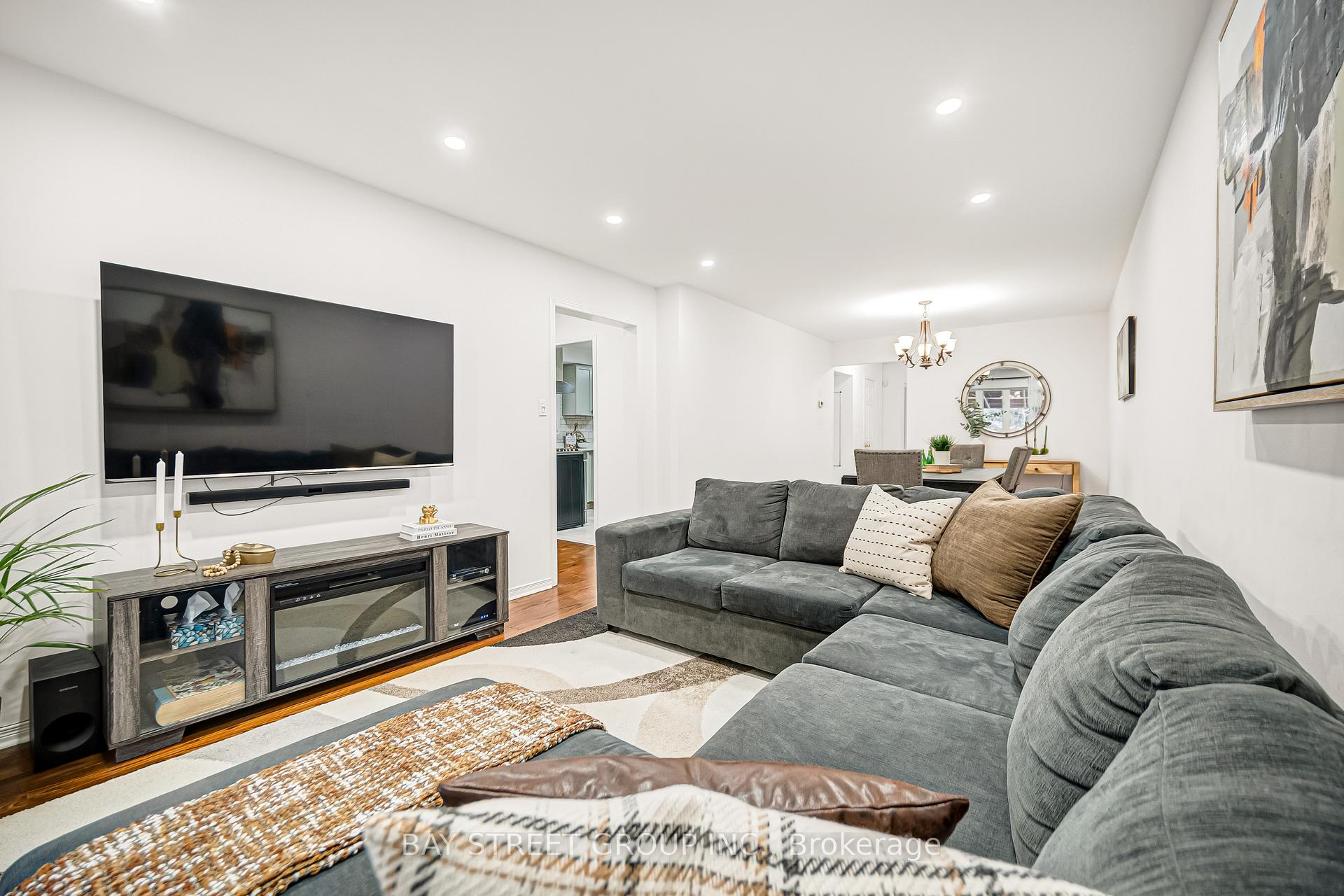 Photo 11 of 53 Brando Avenue, Markham, Middlefield — HOMEH