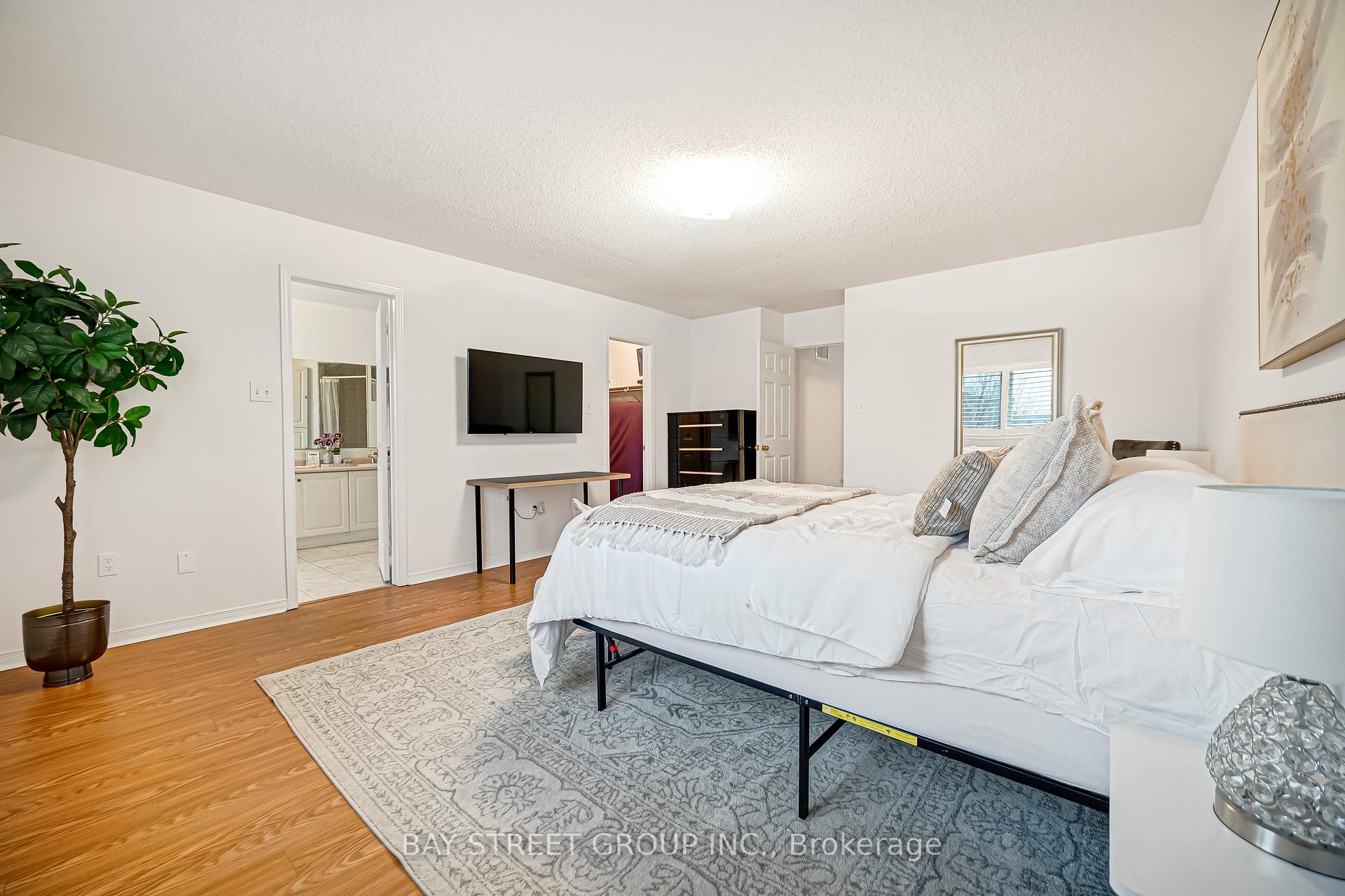 Photo 10 of 53 Brando Avenue, Markham, Middlefield — HOMEH
