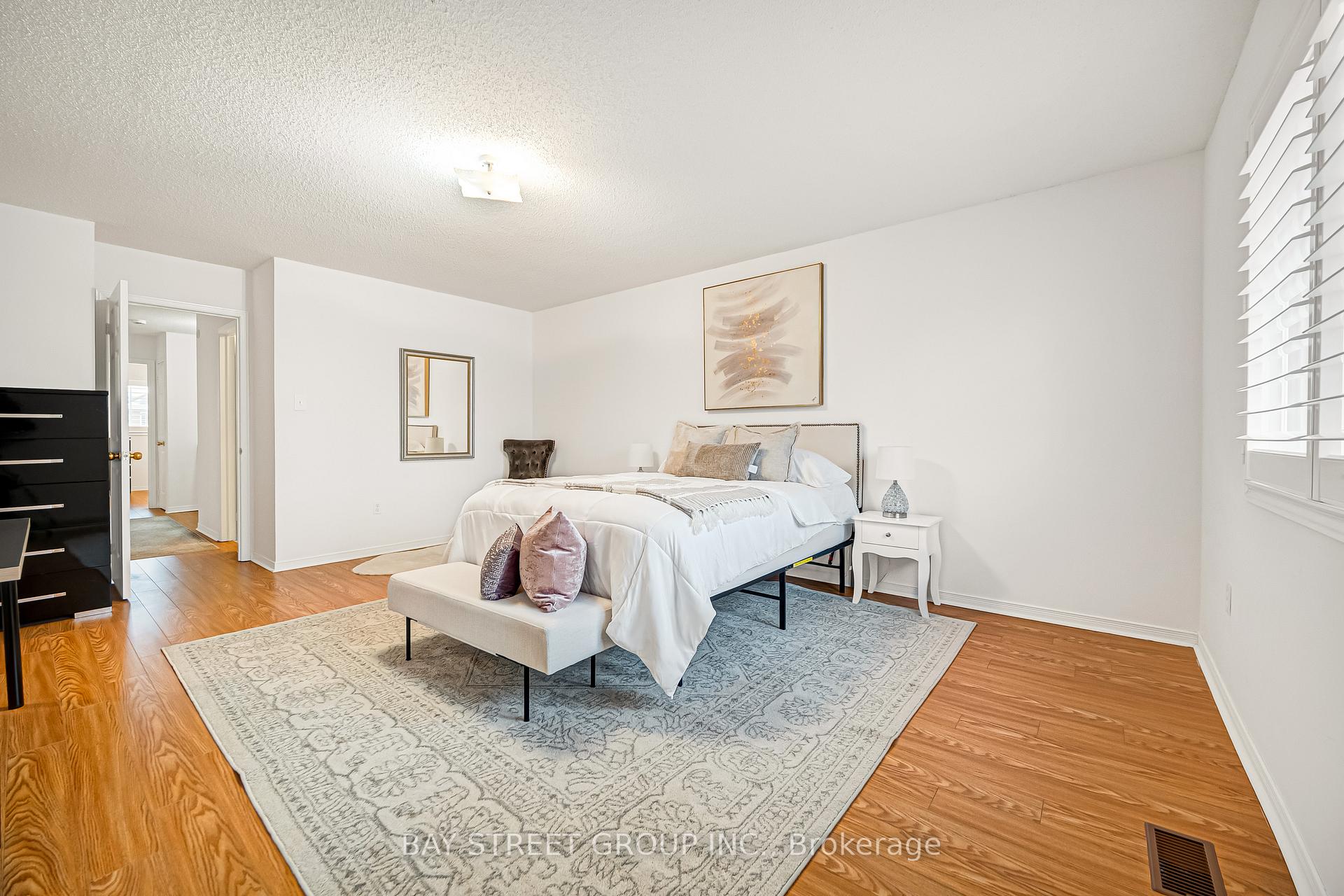 Photo 17 of 53 Brando Avenue, Markham, Middlefield — HOMEH