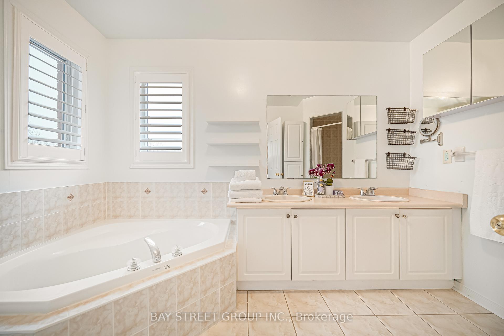 Photo 46 of 53 Brando Avenue, Markham, Middlefield — HOMEH