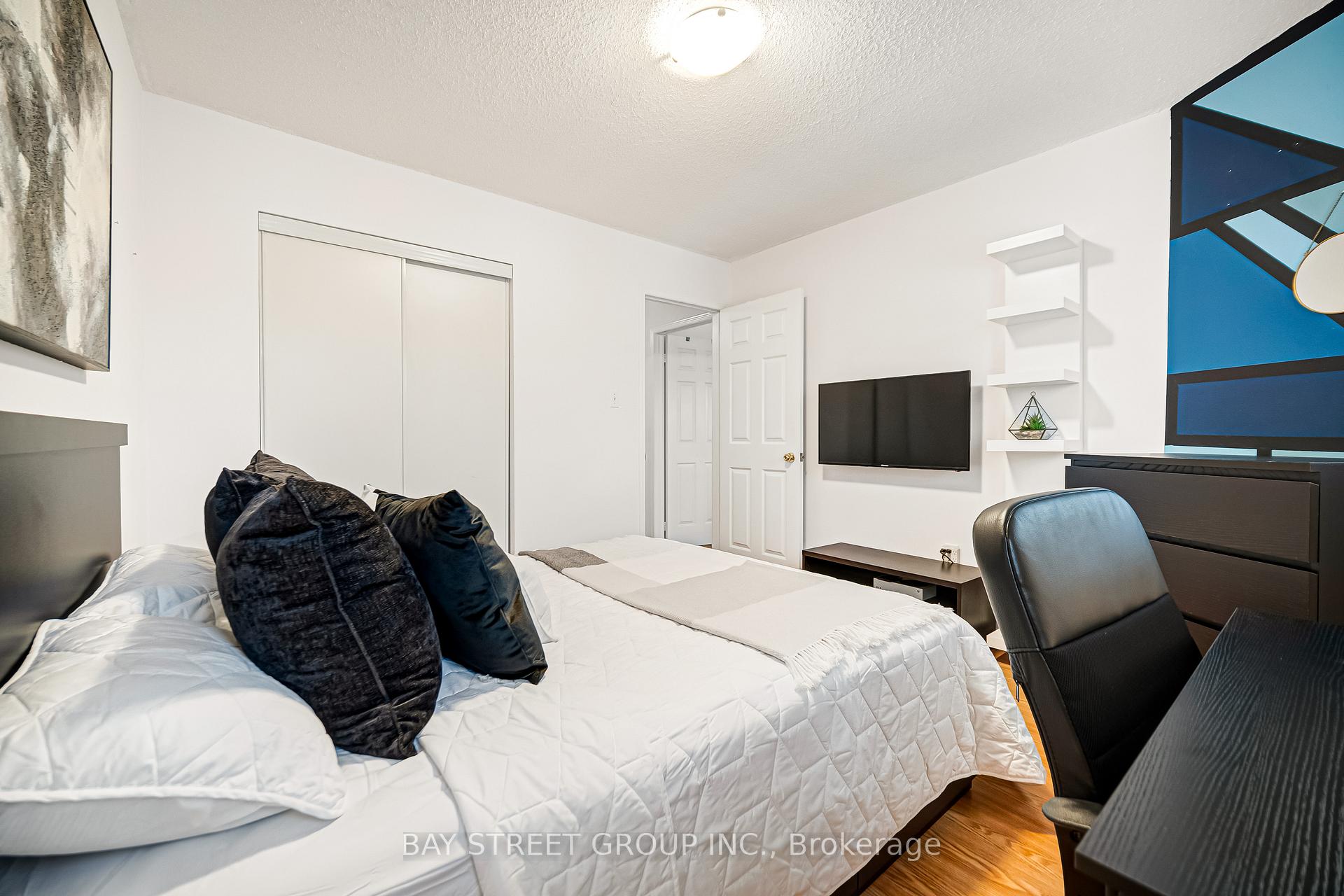 Photo 21 of 53 Brando Avenue, Markham, Middlefield — HOMEH