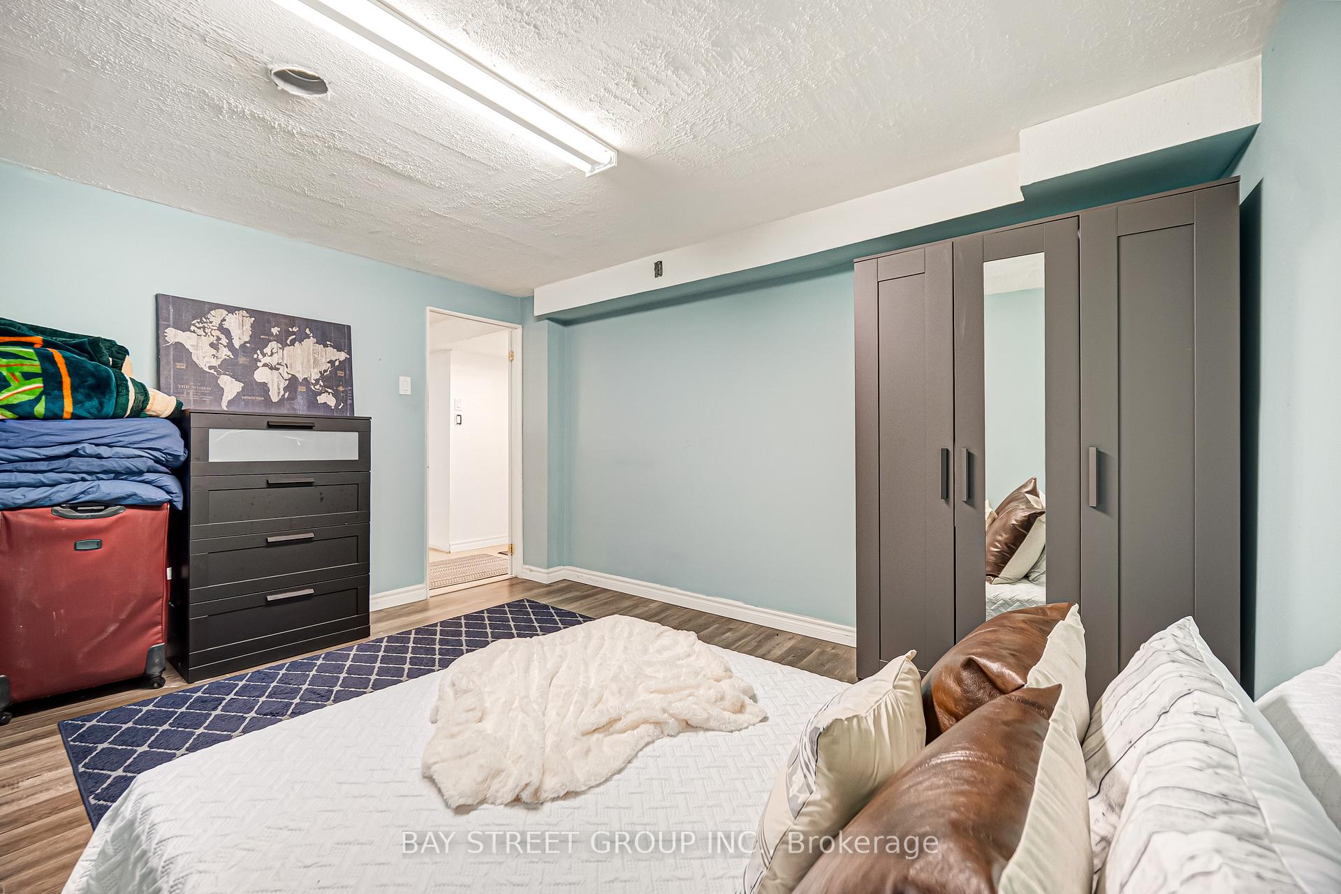 Photo 24 of 53 Brando Avenue, Markham, Middlefield — HOMEH