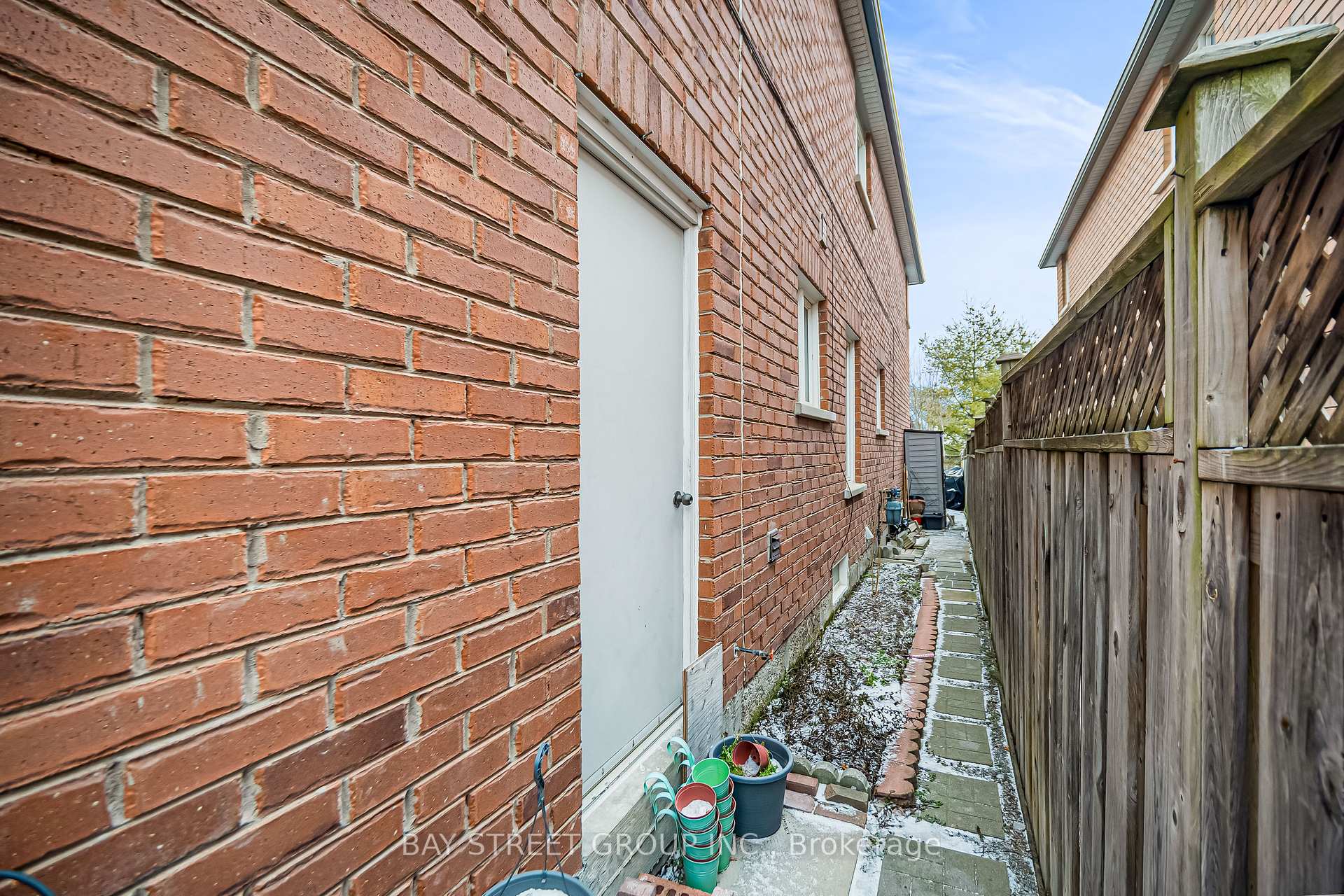Photo 26 of 53 Brando Avenue, Markham, Middlefield — HOMEH
