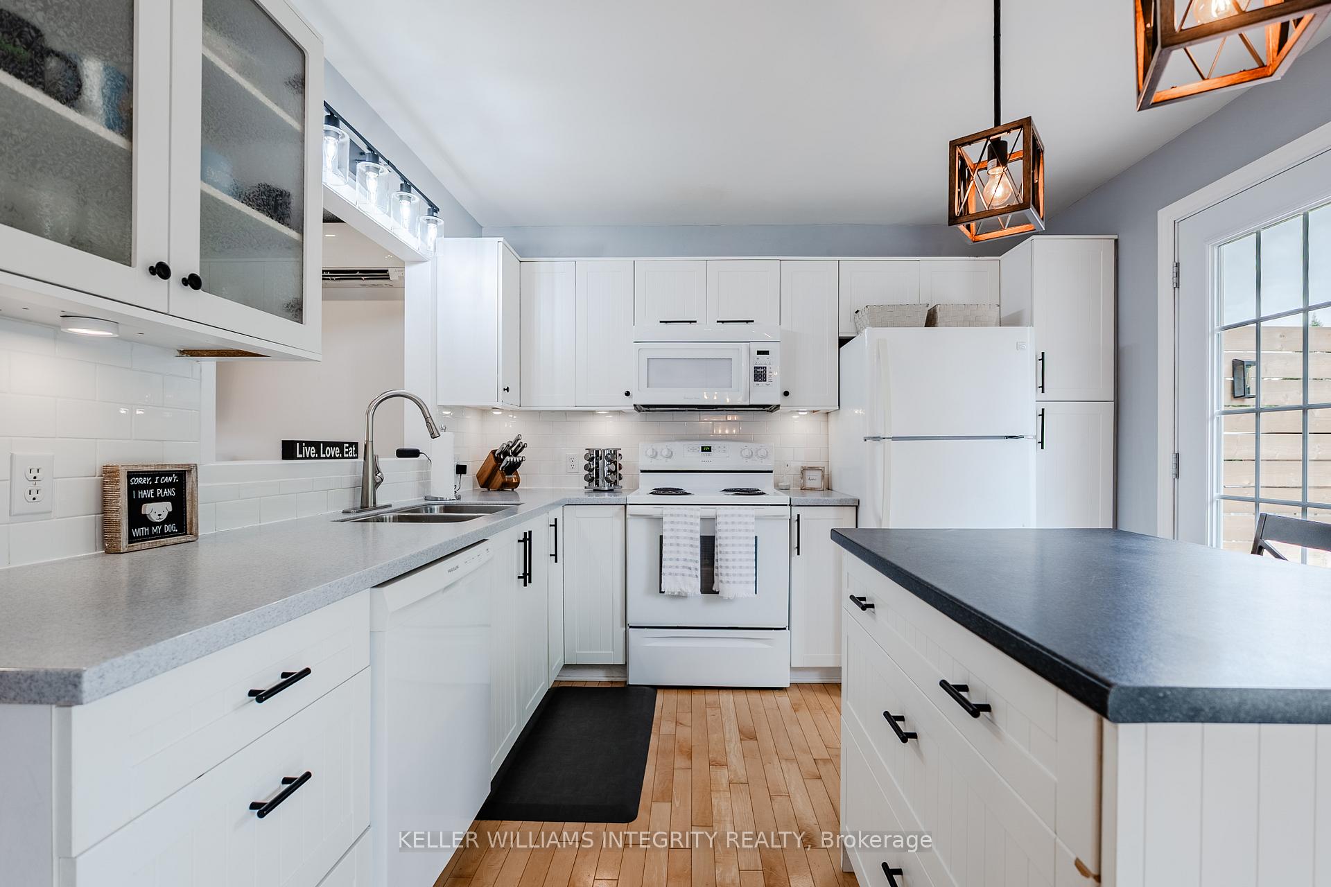 Photo 10 of 35 Wellington Street W, Cornwall — HOMEH