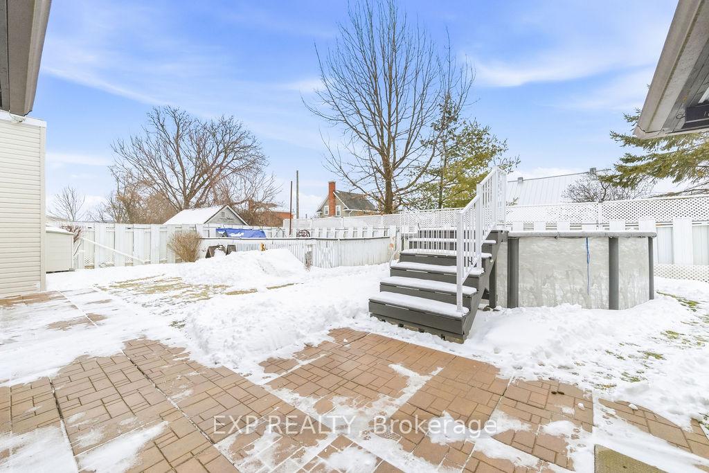 Photo 3 of 113 Bank Street N, Renfrew — HOMEH